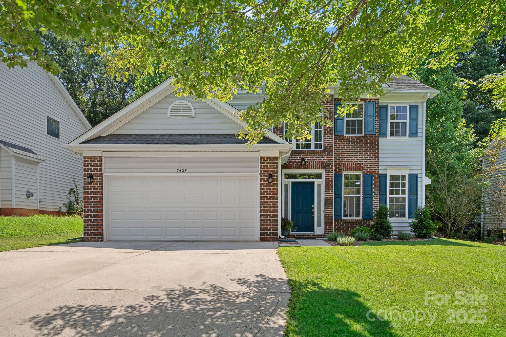 7528 Grabill Drive Property Photo 2