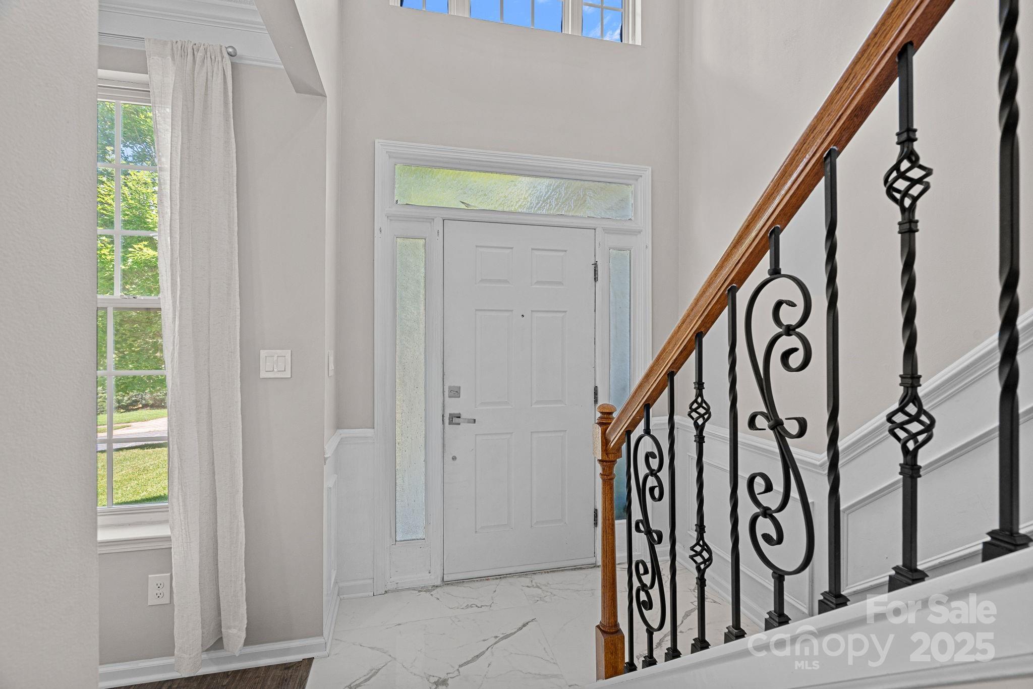 7528 Grabill Drive Property Photo 3