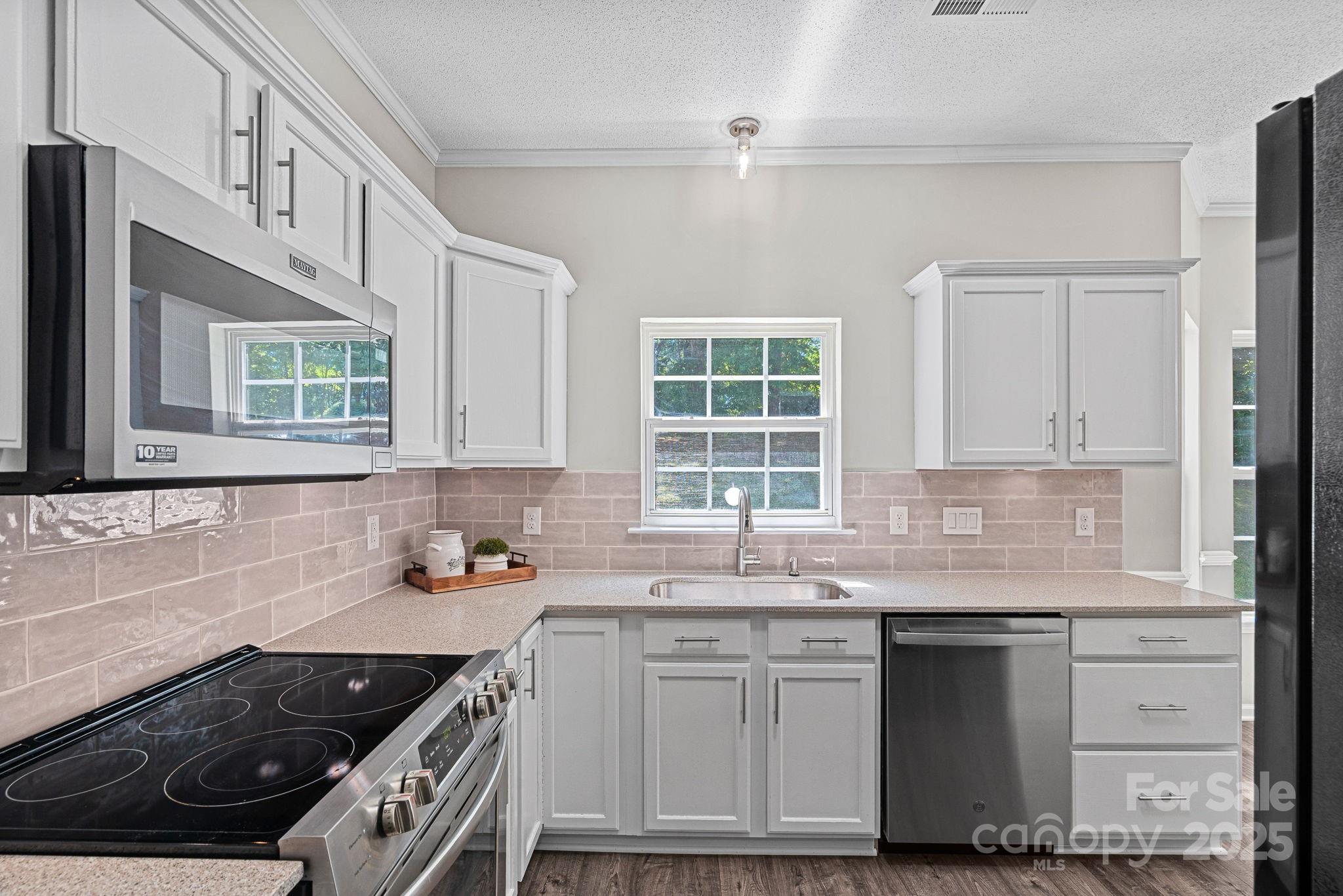 7528 Grabill Drive Property Photo 12