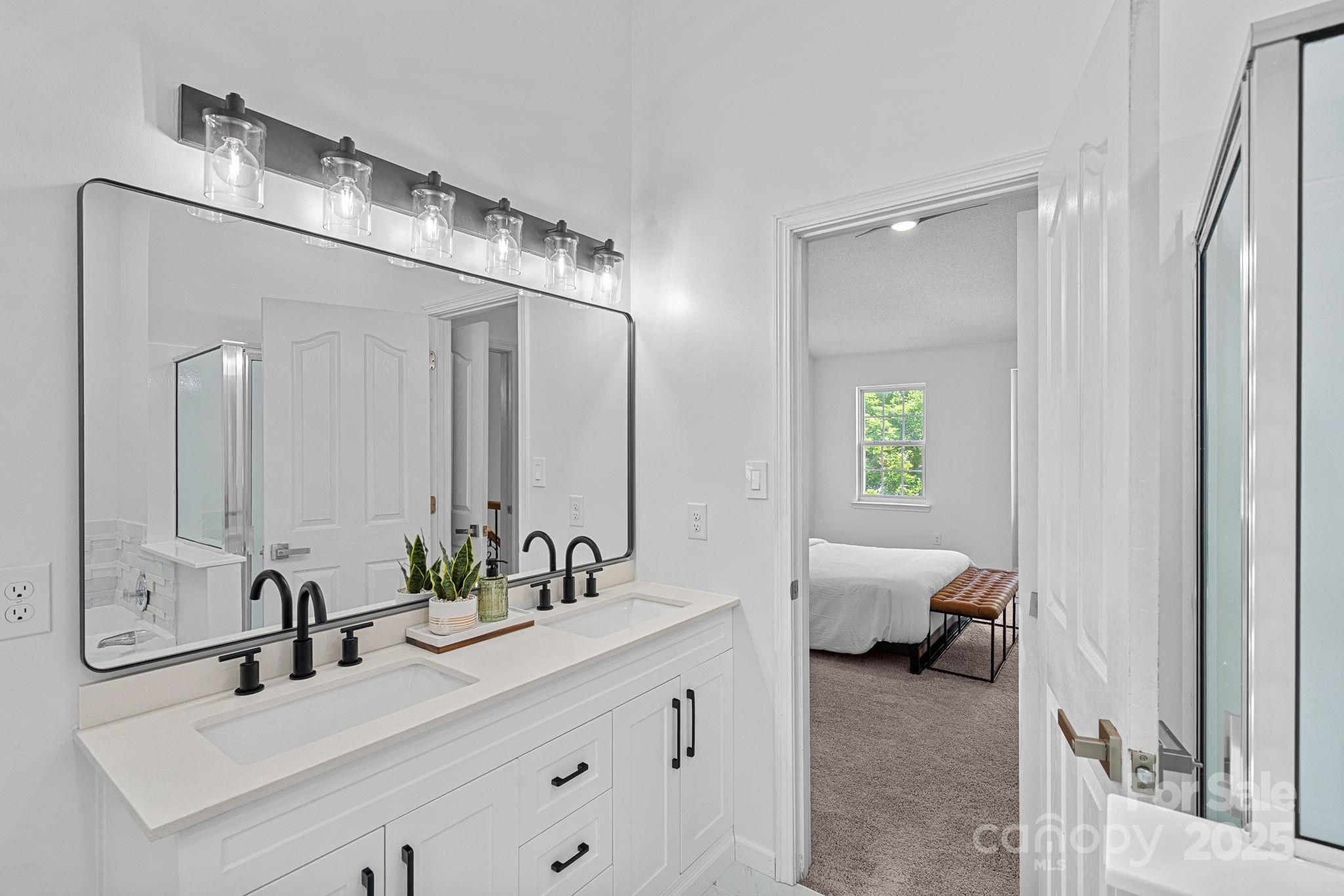 7528 Grabill Drive Property Photo 17