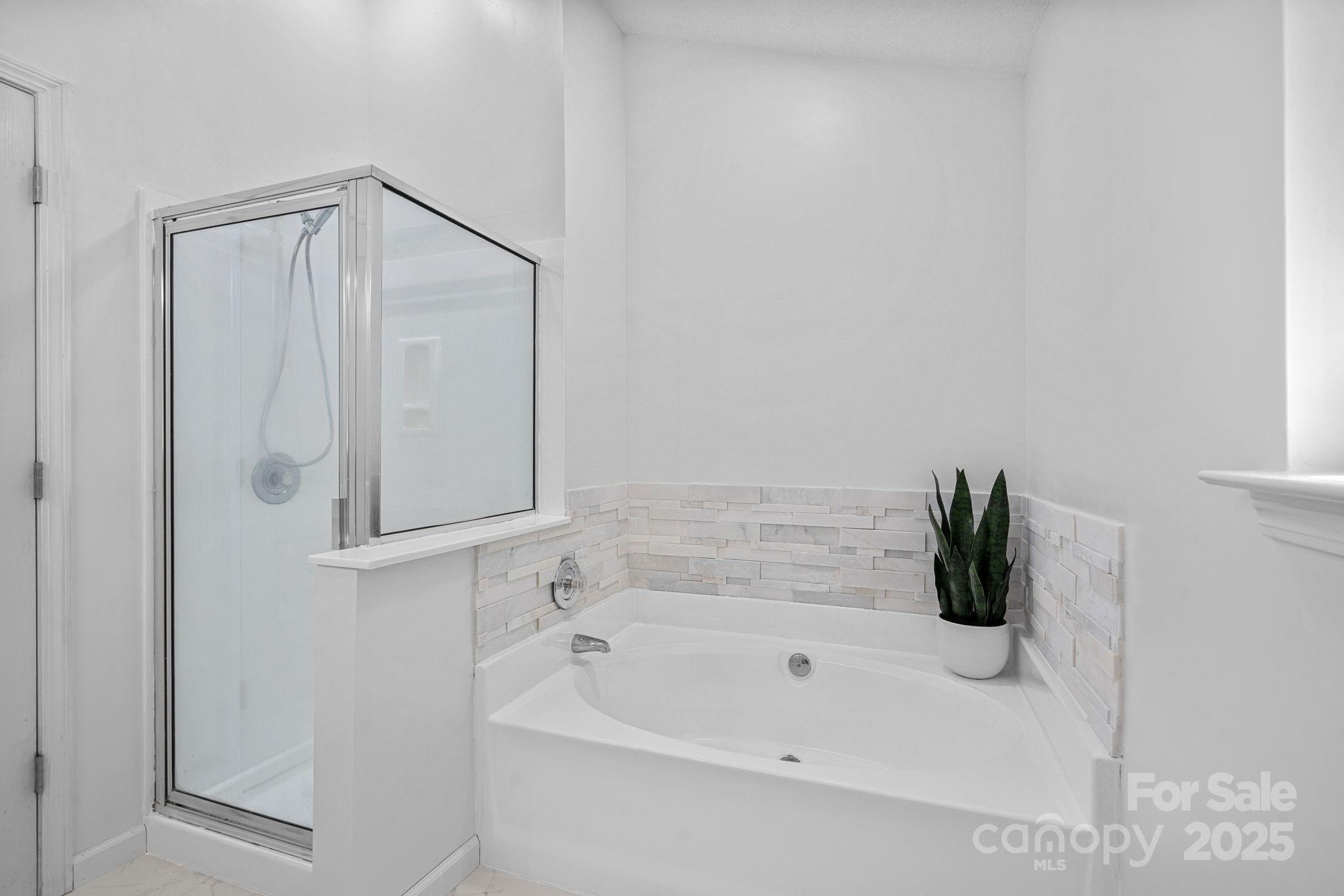 7528 Grabill Drive Property Photo 18