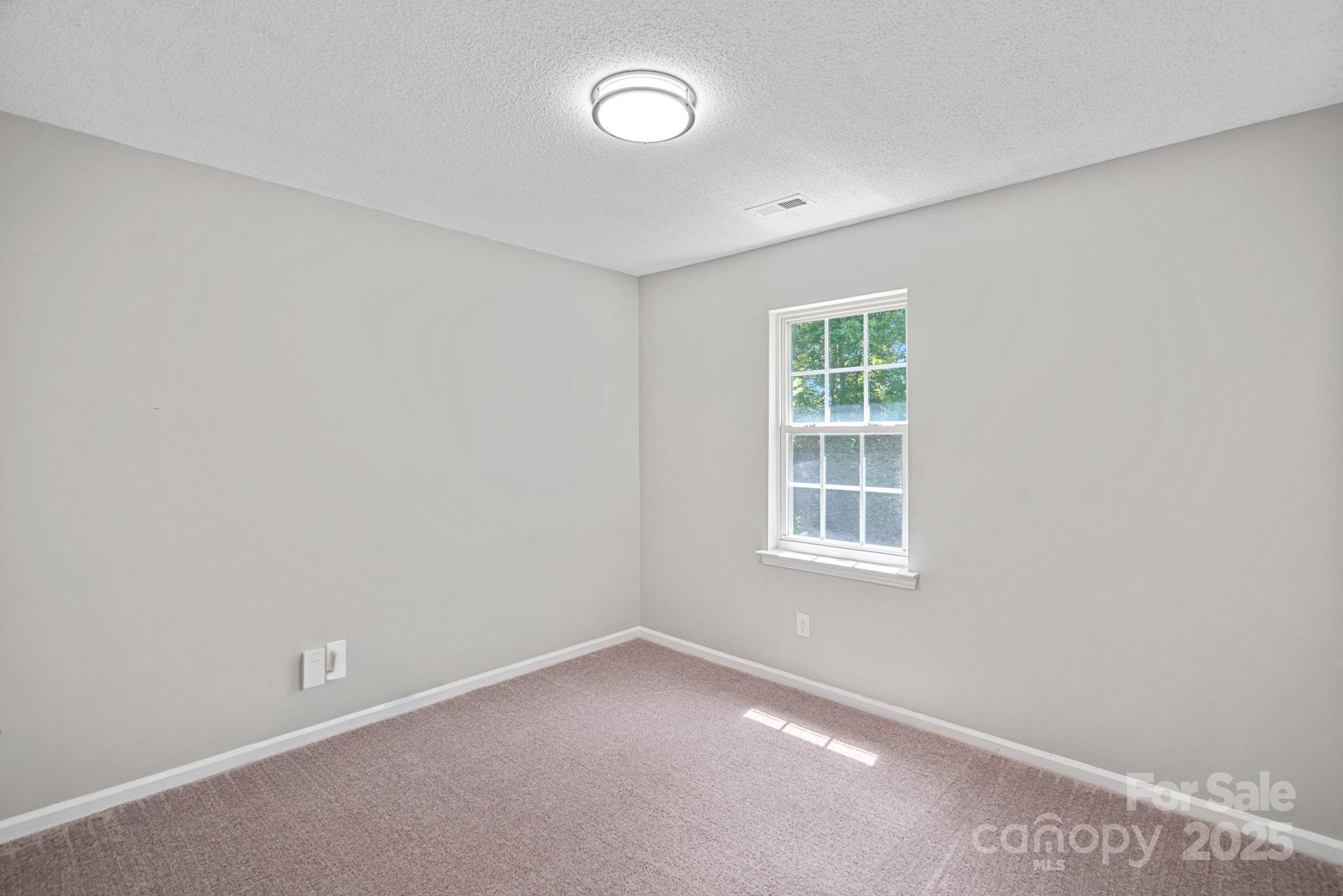 7528 Grabill Drive Property Photo 20