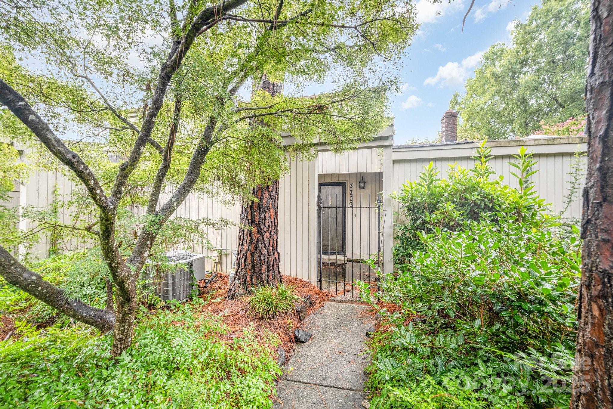 3709 Willow Point Drive Property Photo 1