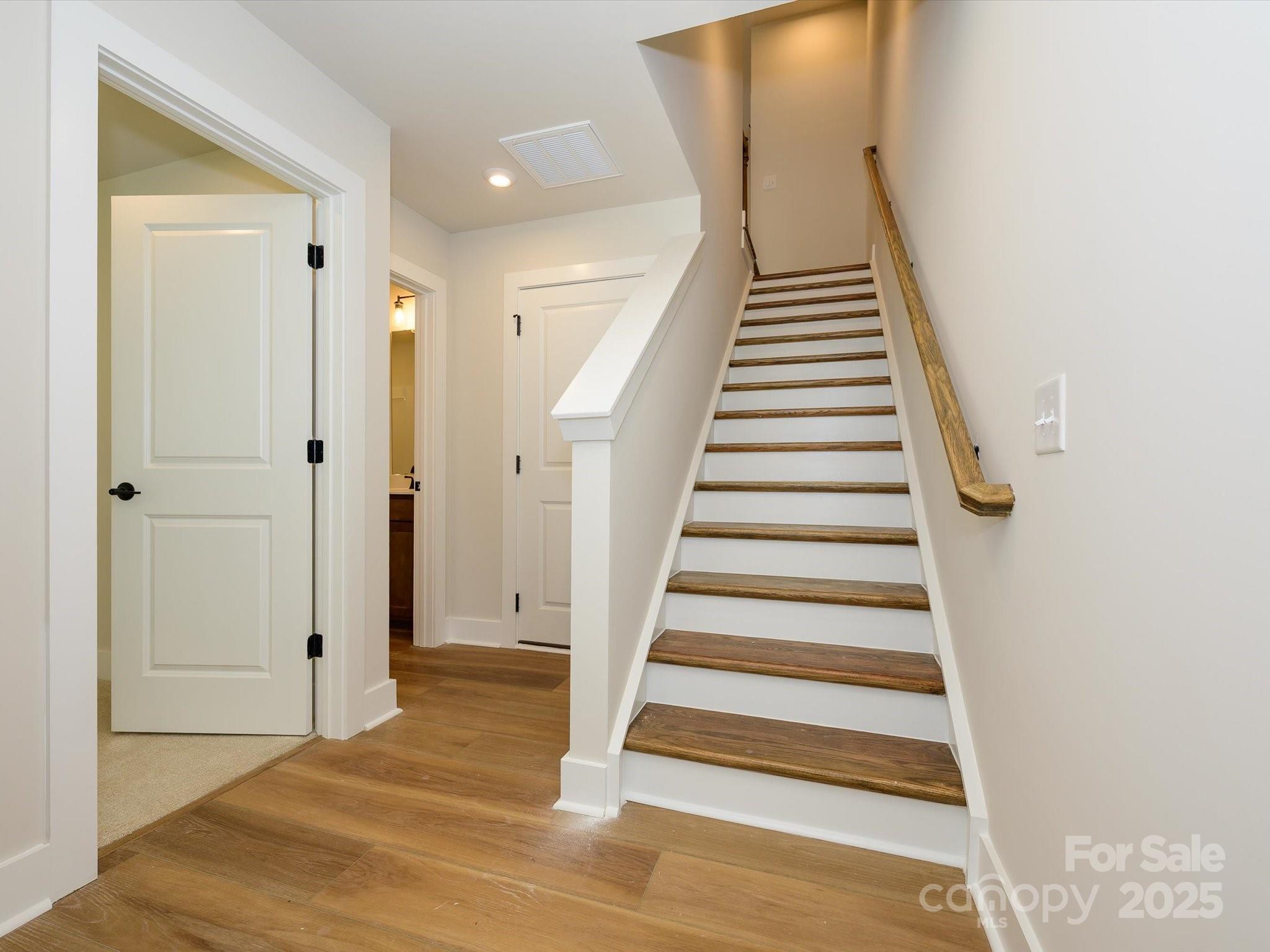 6009 Pivot Court Property Photo 2