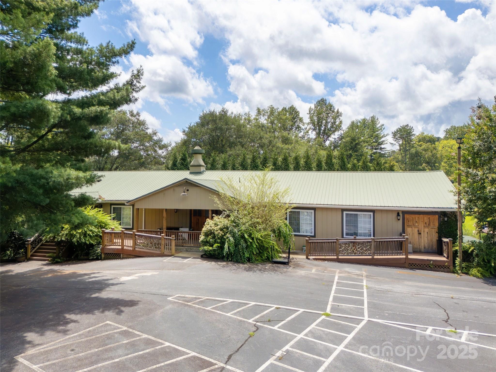 8826 Boylston Highway Property Photo 4