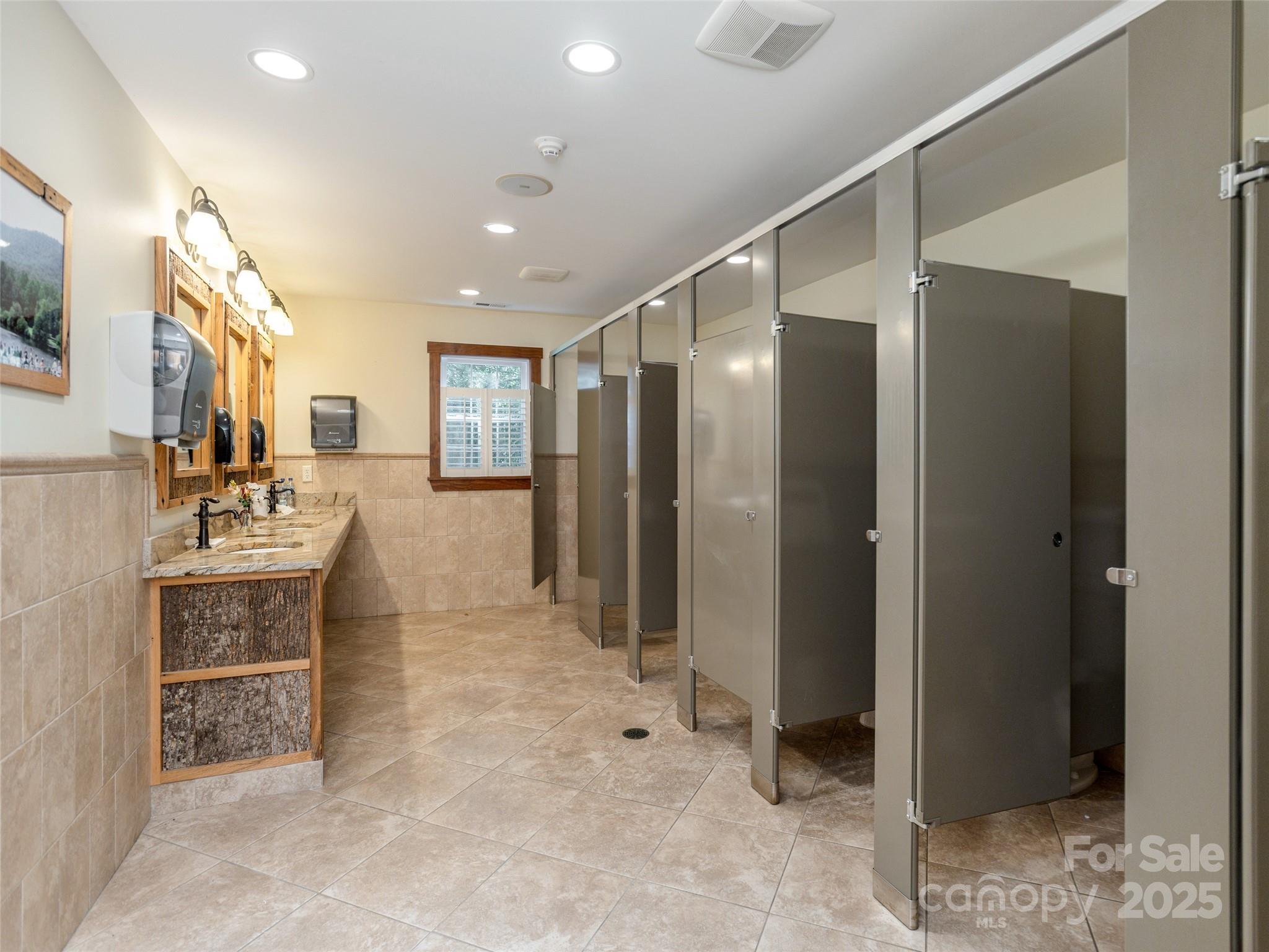 8826 Boylston Highway Property Photo 15