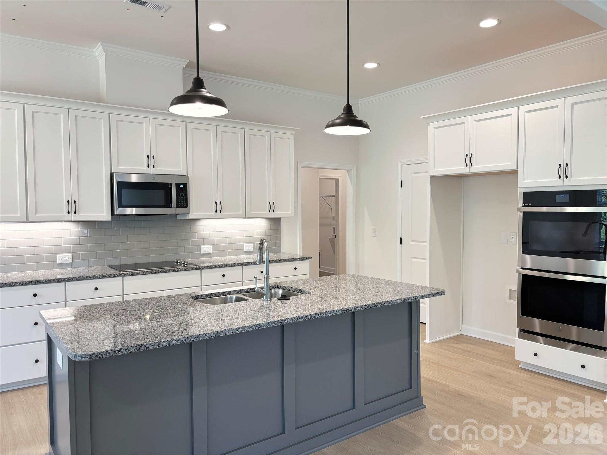 6853 Glen Abbey Lane 8 Property Photo 8