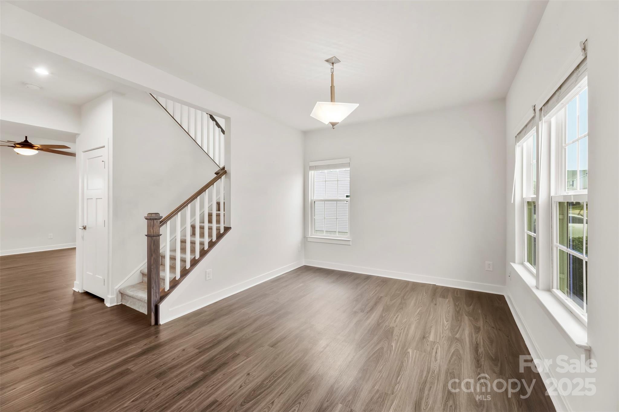 1686 Scarbrough Circle 585 Property Photo 3