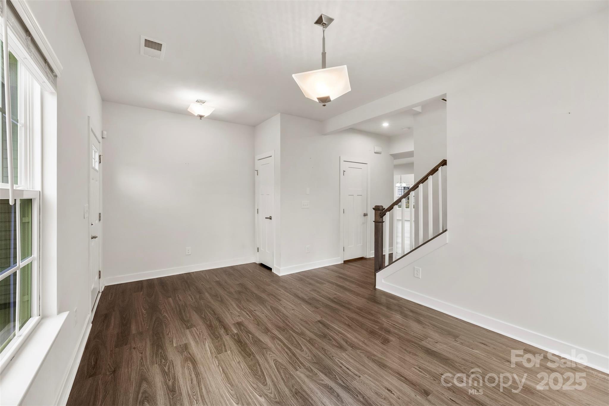 1686 Scarbrough Circle 585 Property Photo 5