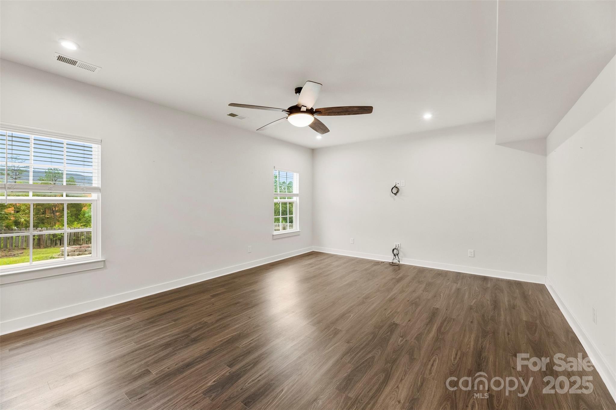 1686 Scarbrough Circle 585 Property Photo 8