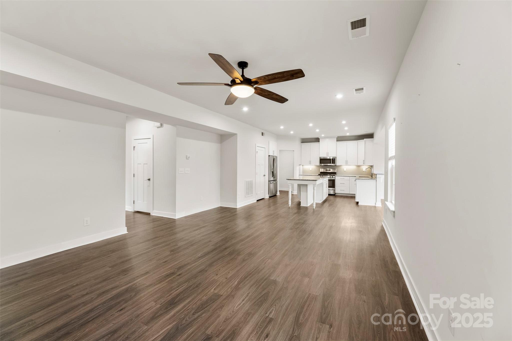 1686 Scarbrough Circle 585 Property Photo 10