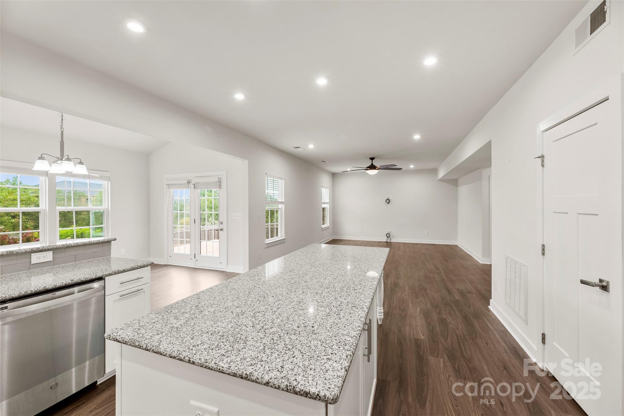 1686 Scarbrough Circle 585 Property Photo 14