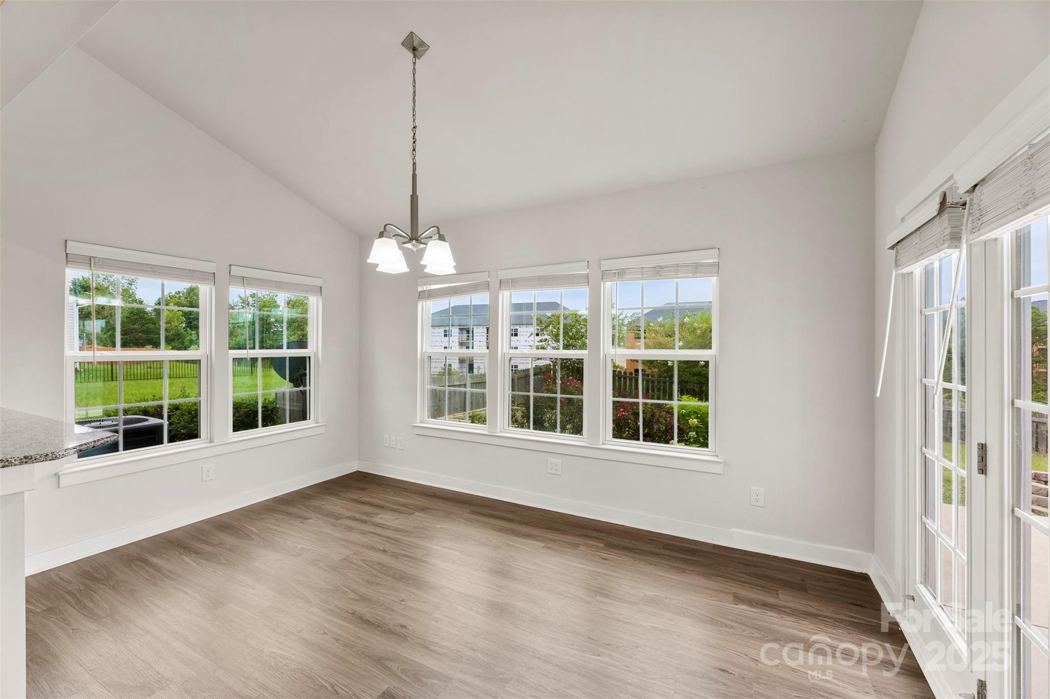 1686 Scarbrough Circle 585 Property Photo 16