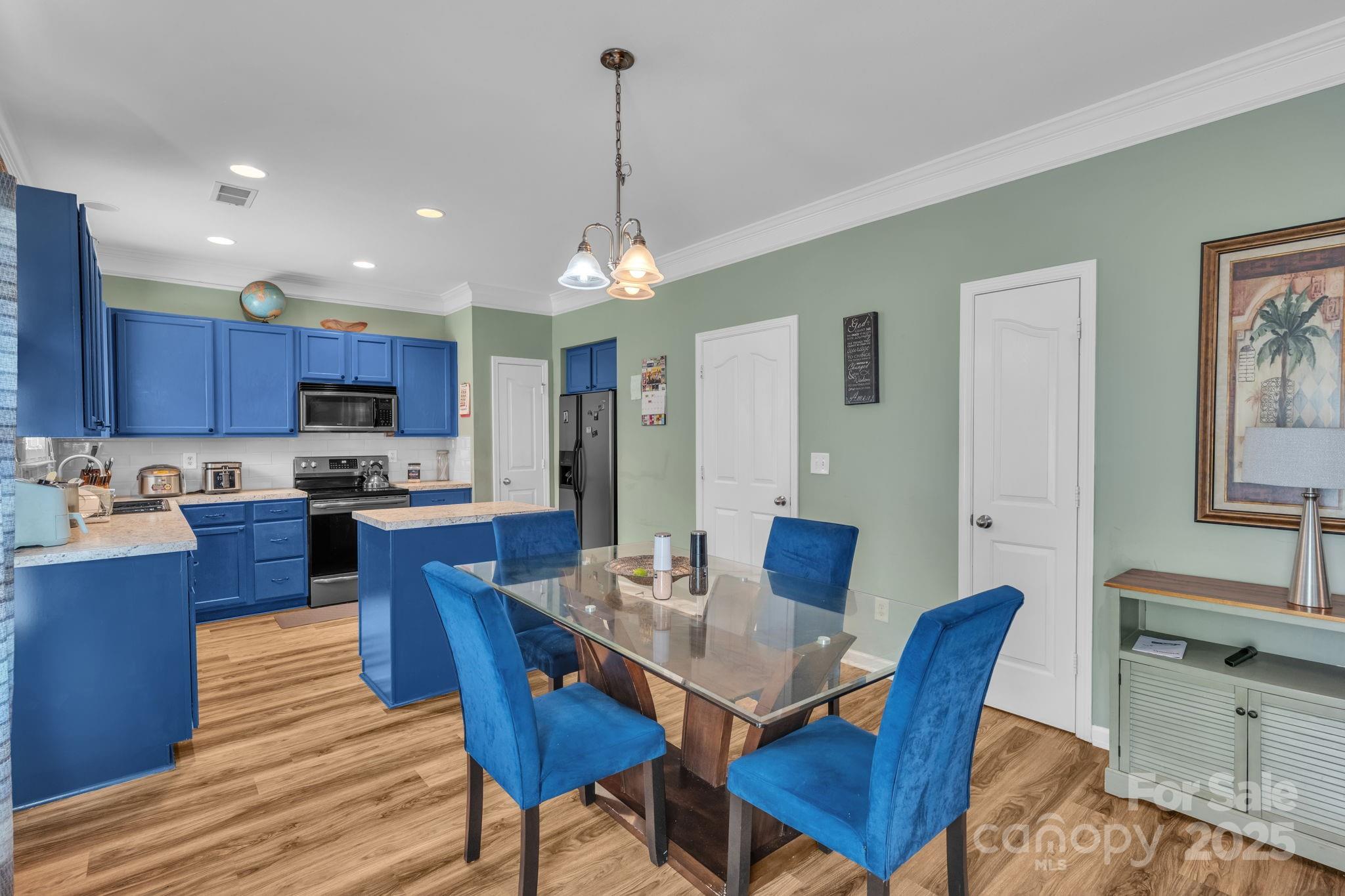 4004 Chimney Wood Trail Property Photo 7