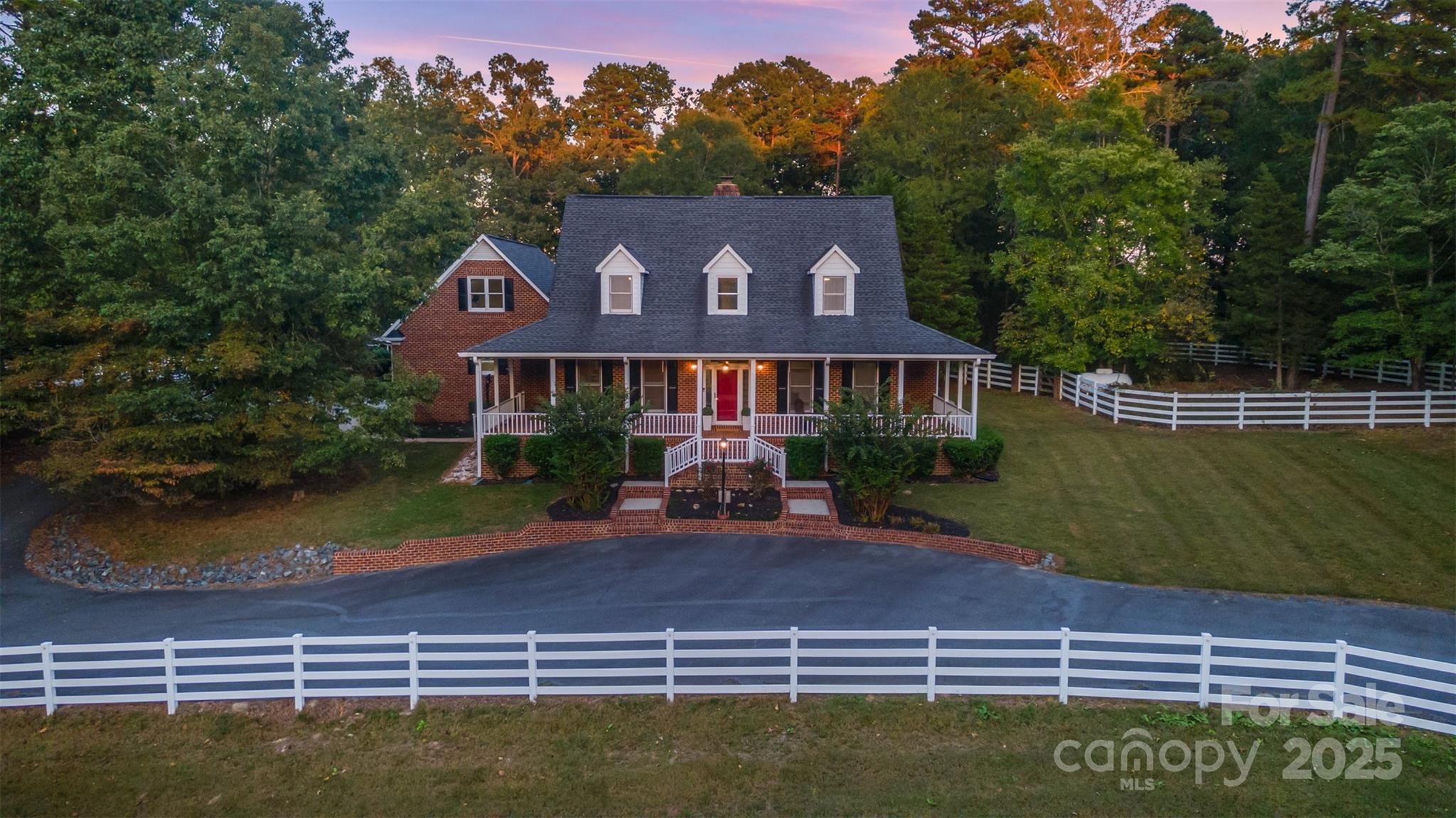 406 Duck Creek Lane Property Photo 2