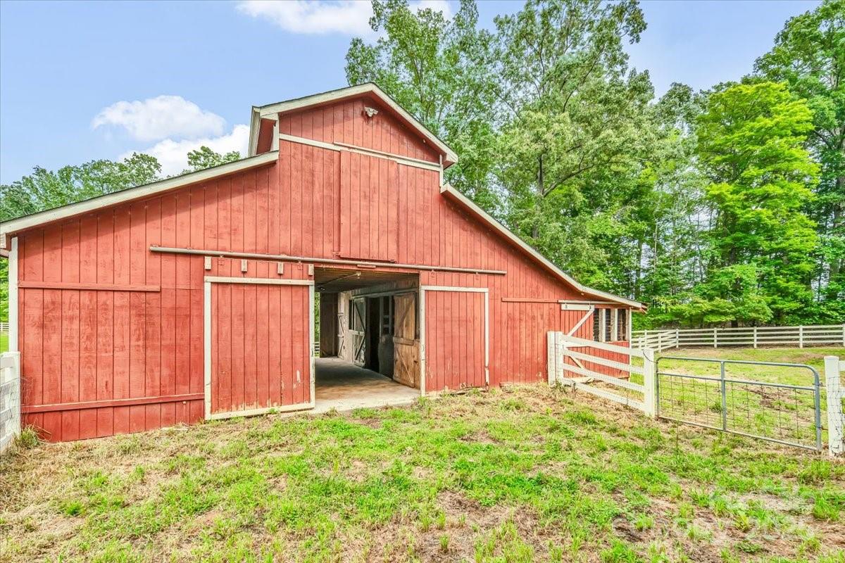 406 Duck Creek Lane Property Photo 5