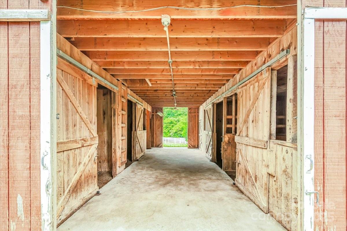 406 Duck Creek Lane Property Photo 6