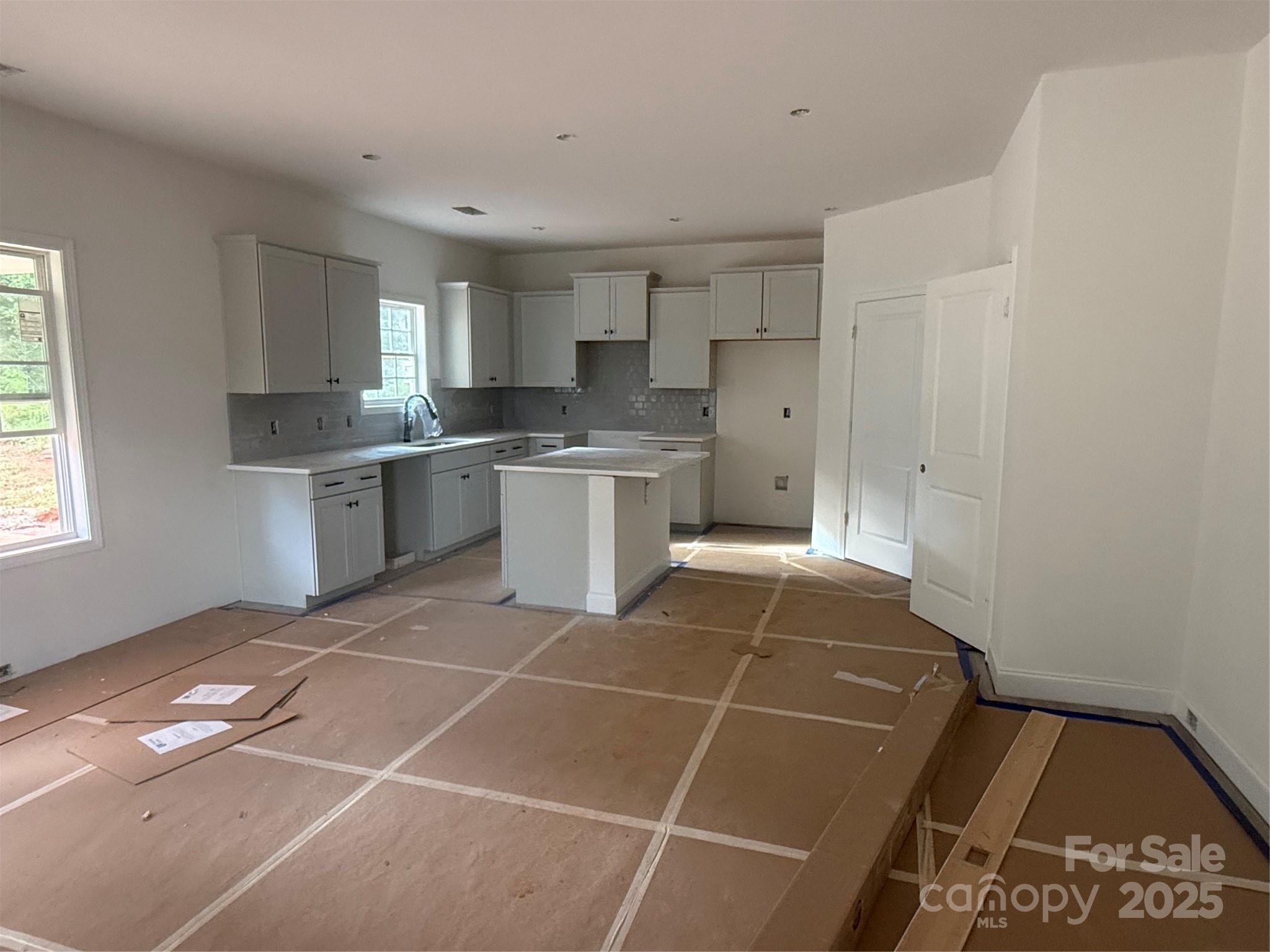 3945 Port Richmond Avenue 18 Property Photo 8