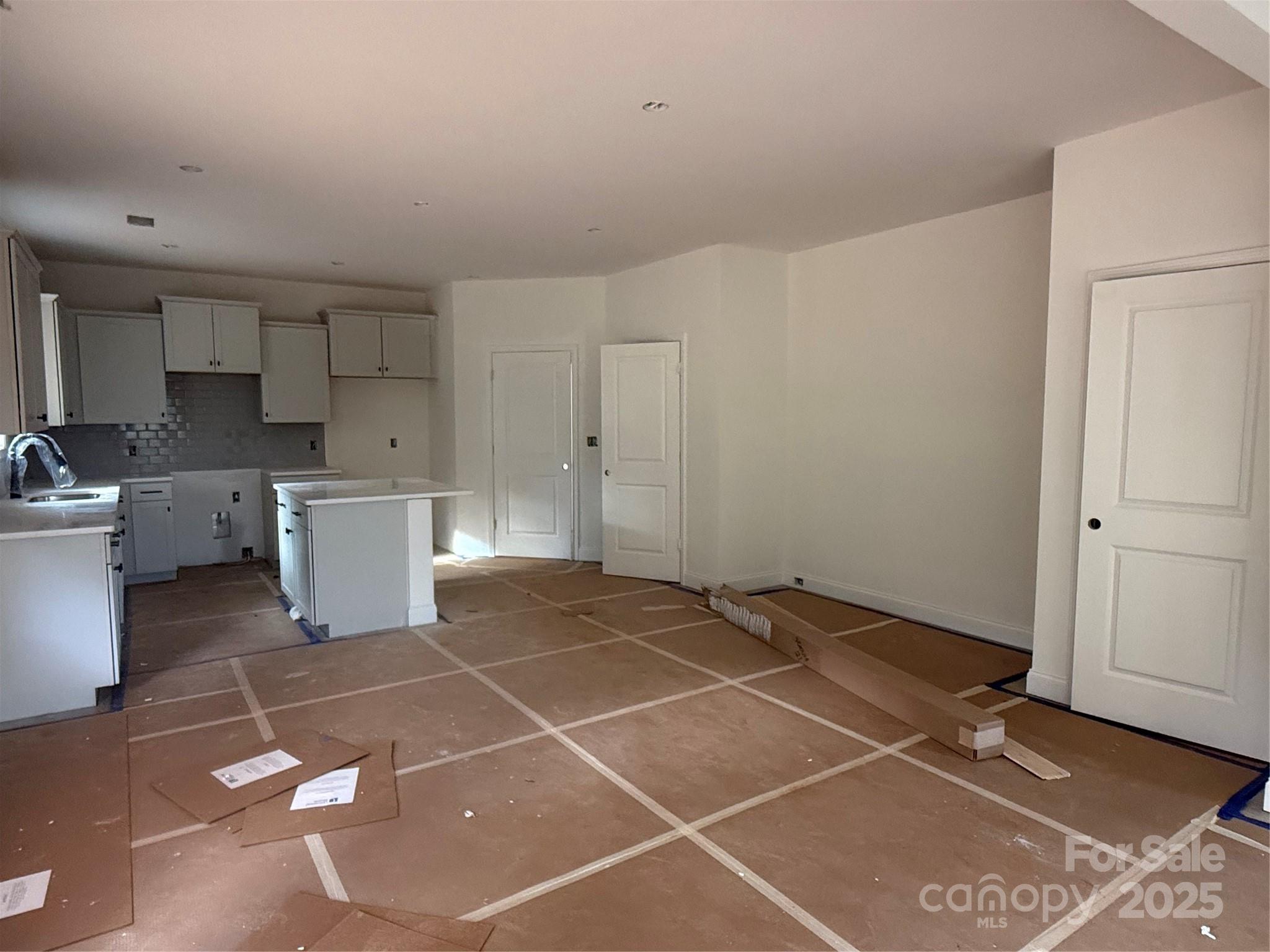 3945 Port Richmond Avenue 18 Property Photo 9