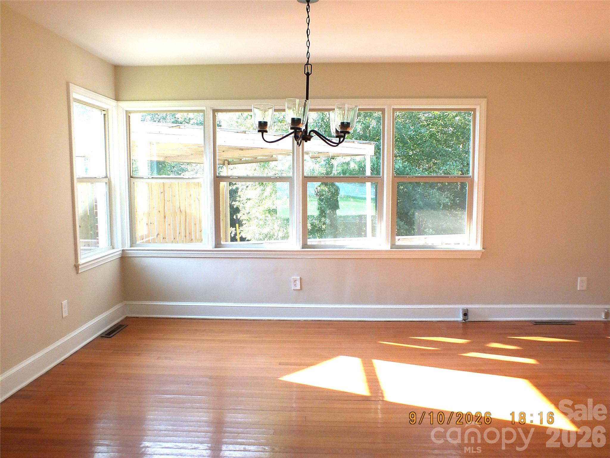 414 Springs Street Property Photo 7