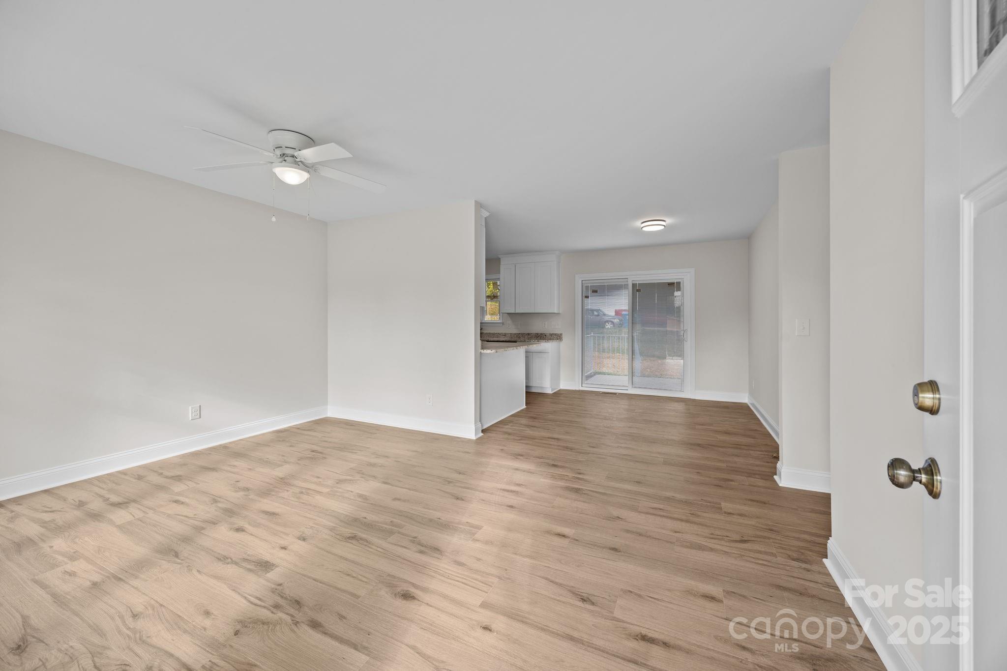 1280 N Shaver Street Property Photo 4