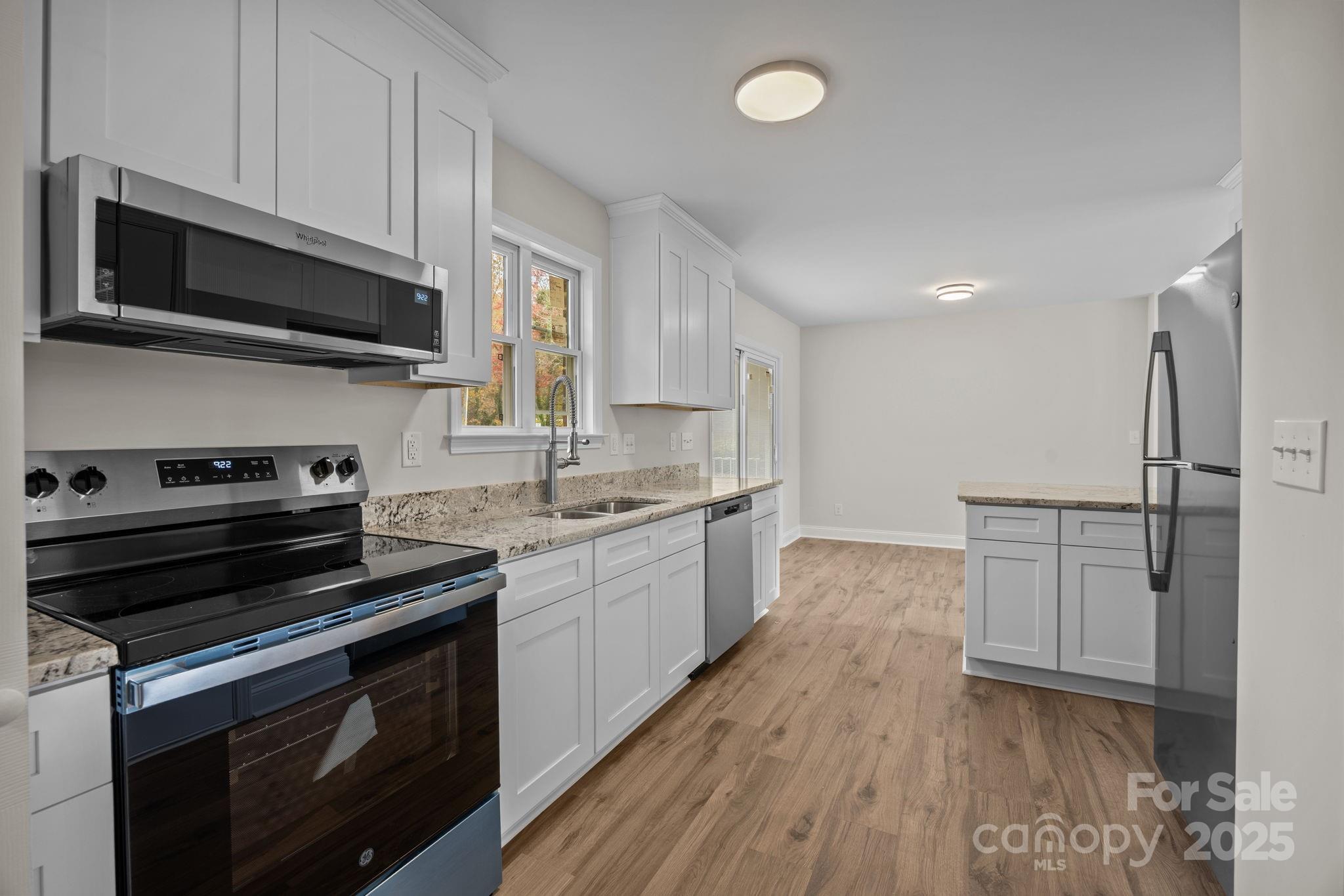 1280 N Shaver Street Property Photo 5