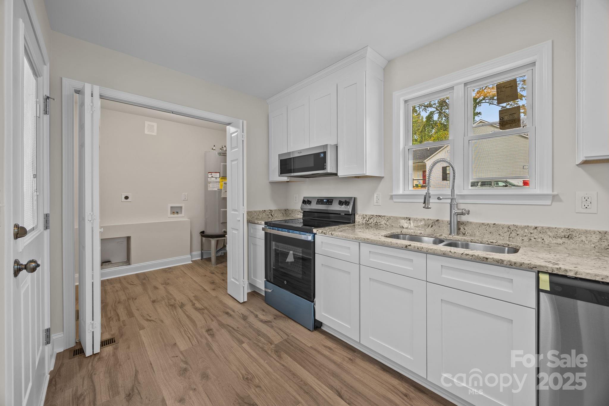 1280 N Shaver Street Property Photo 8