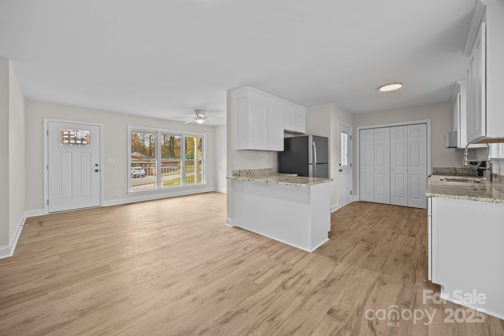 1280 N Shaver Street Property Photo 11