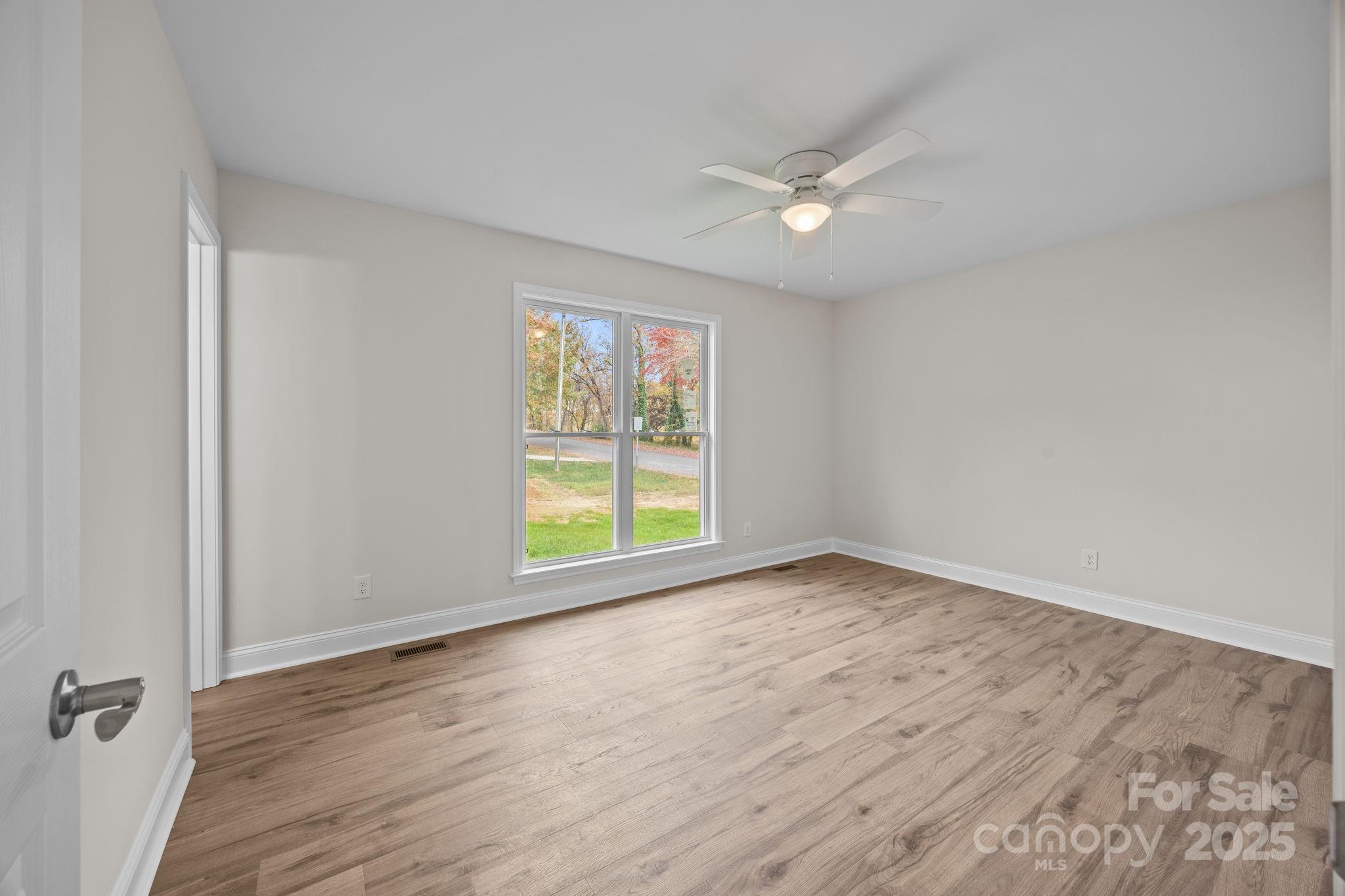 1280 N Shaver Street Property Photo 14