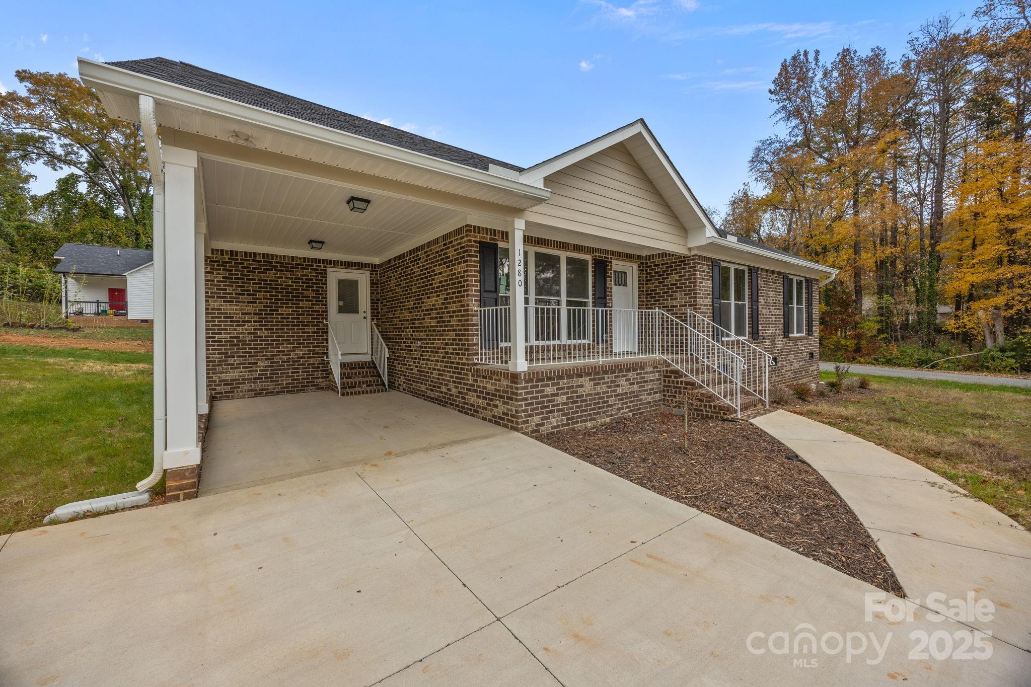 1280 N Shaver Street Property Photo 28