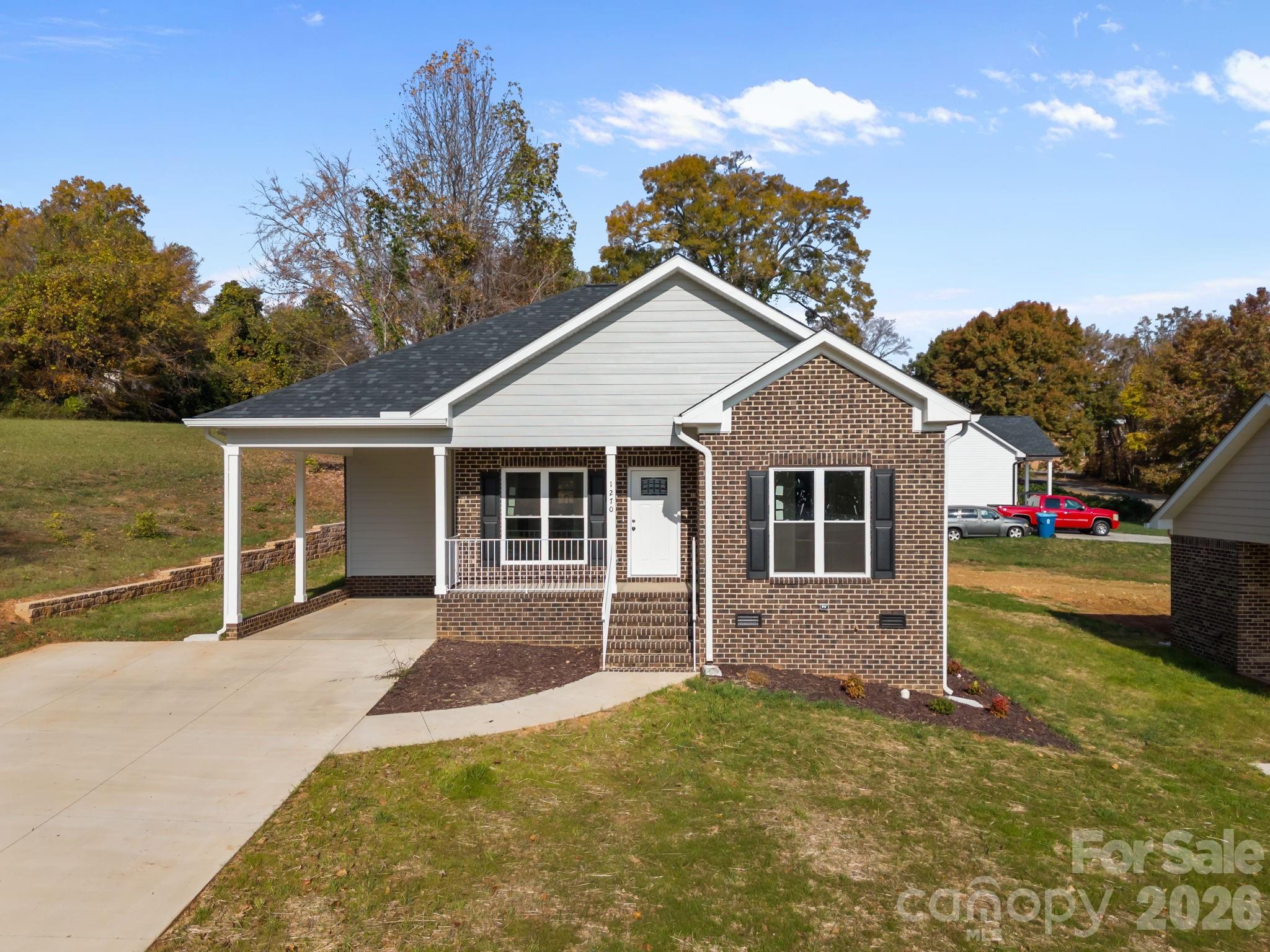 1270 N Shaver Street Property Photo 1