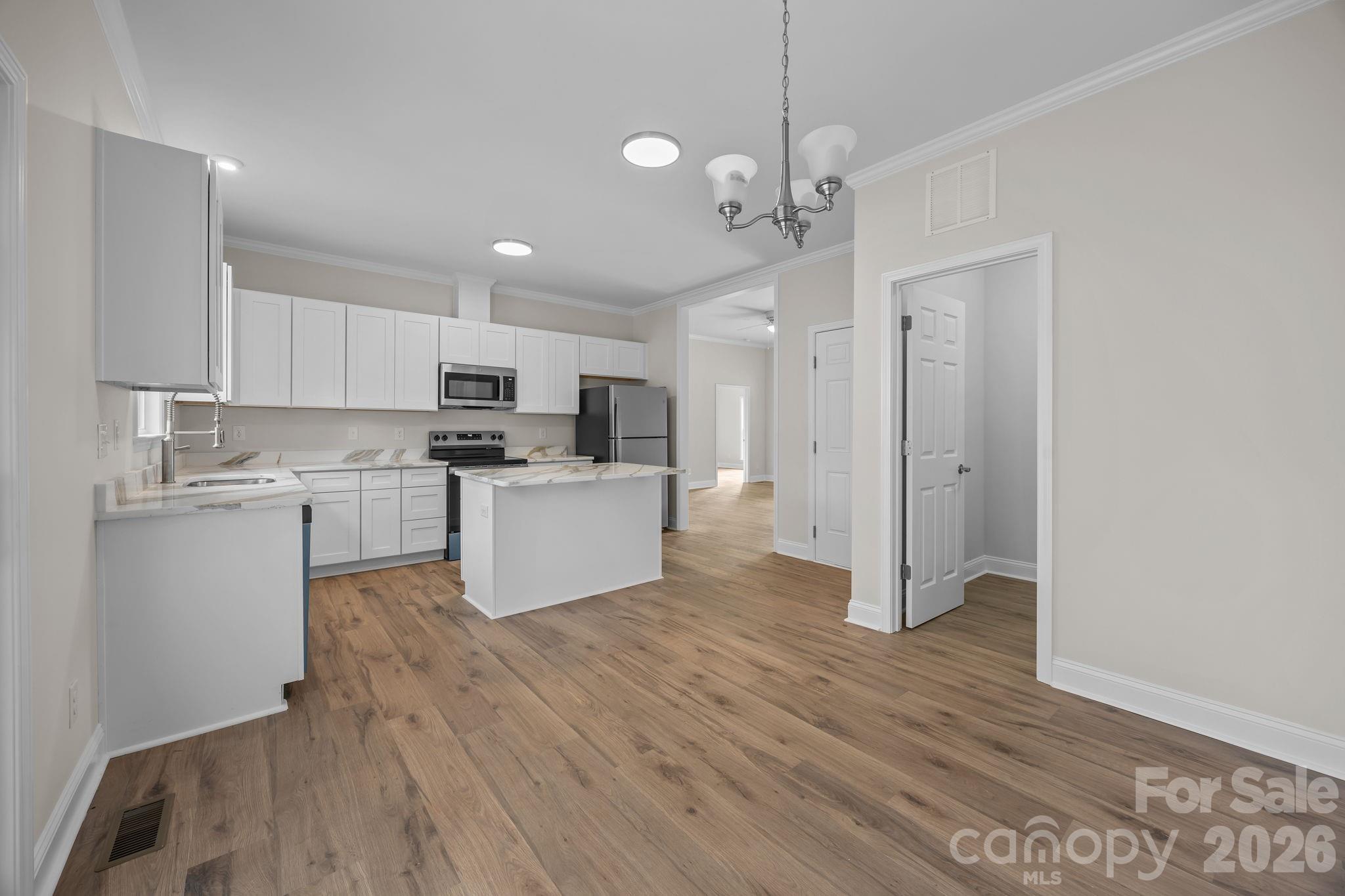 1270 N Shaver Street Property Photo 5
