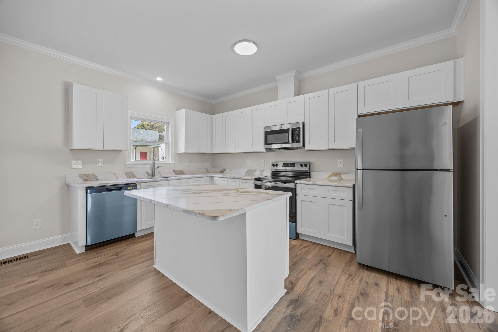1270 N Shaver Street Property Photo 6