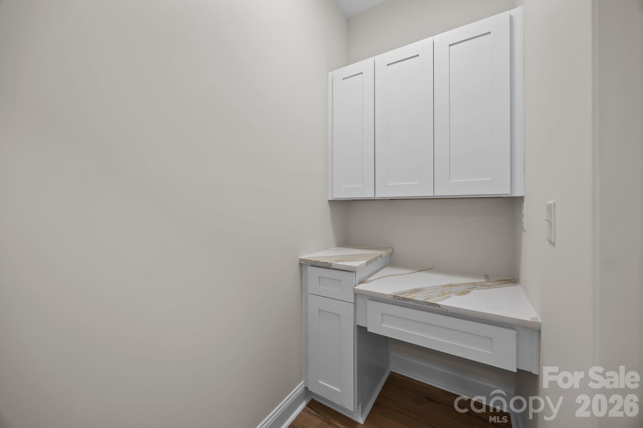 1270 N Shaver Street Property Photo 9