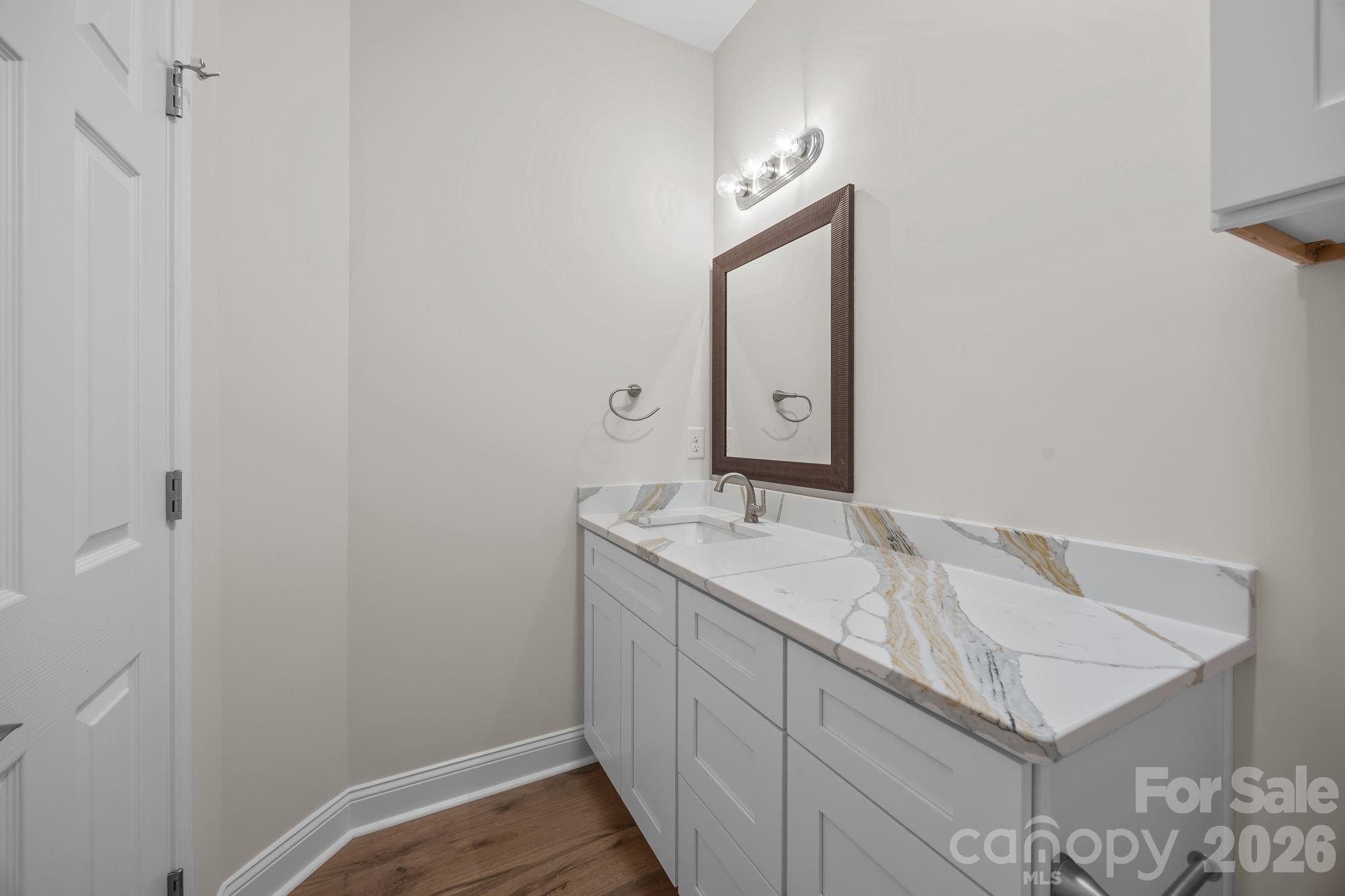 1270 N Shaver Street Property Photo 12