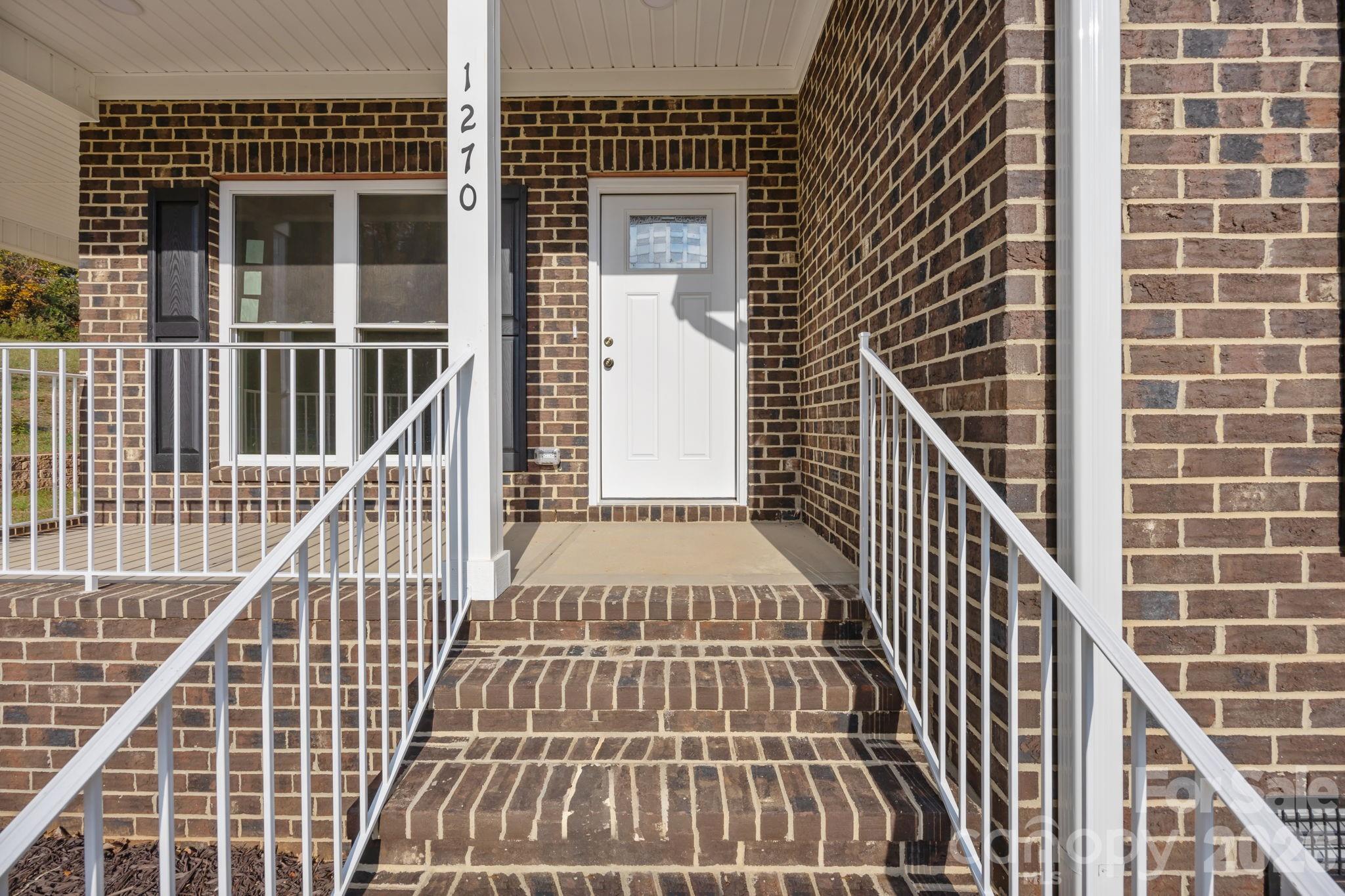 1270 N Shaver Street Property Photo 24