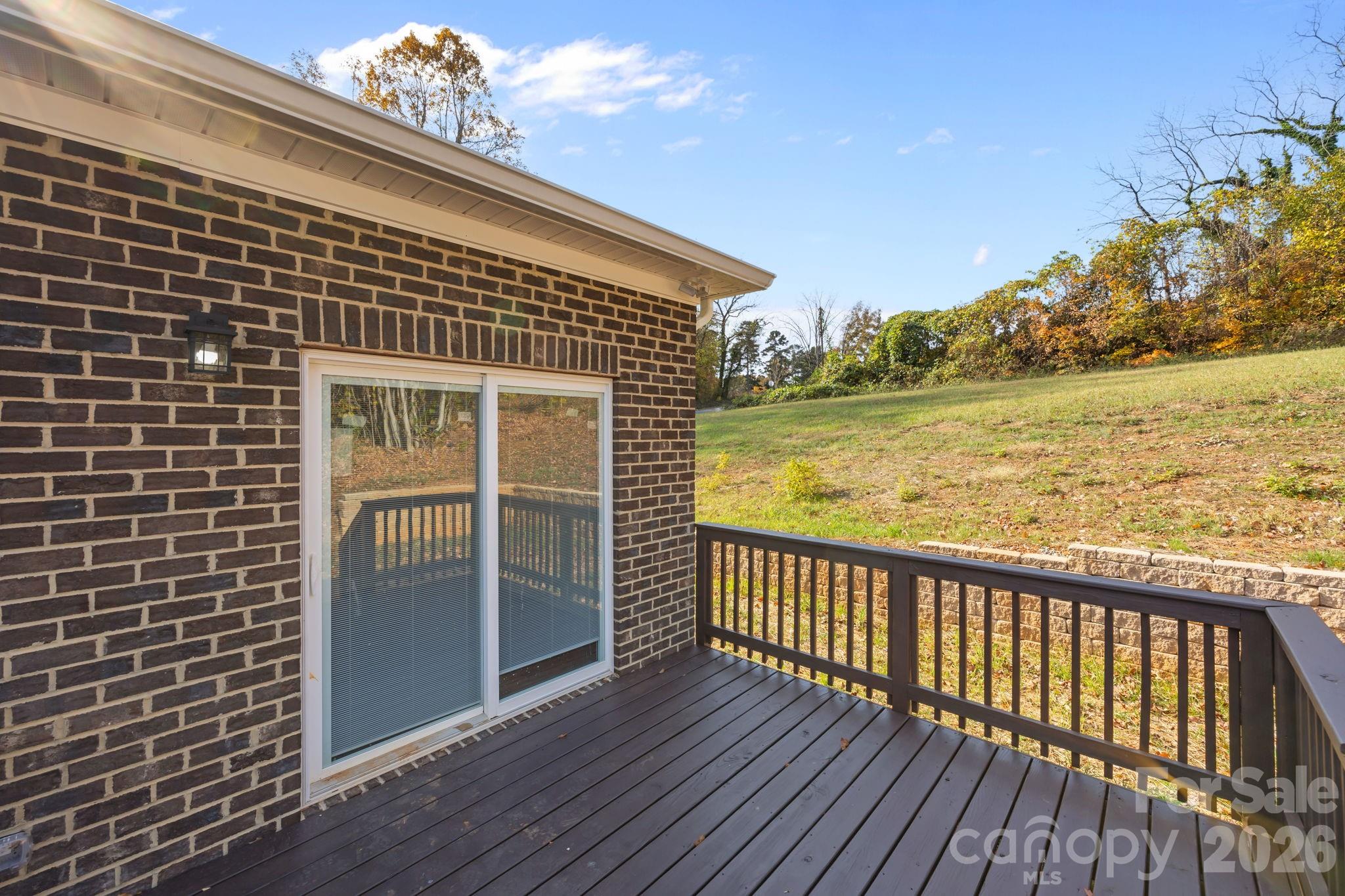 1270 N Shaver Street Property Photo 28