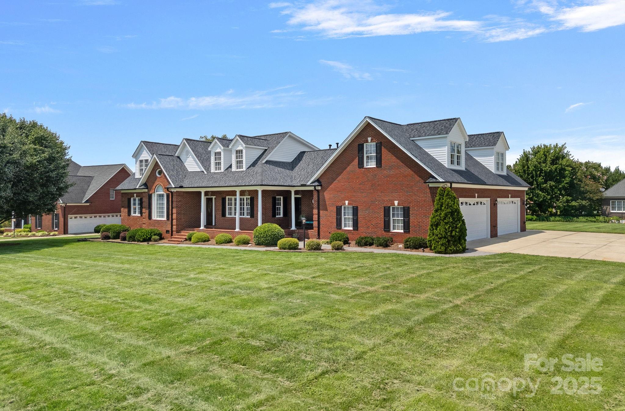 600 Ivah Lee Way Property Photo 1