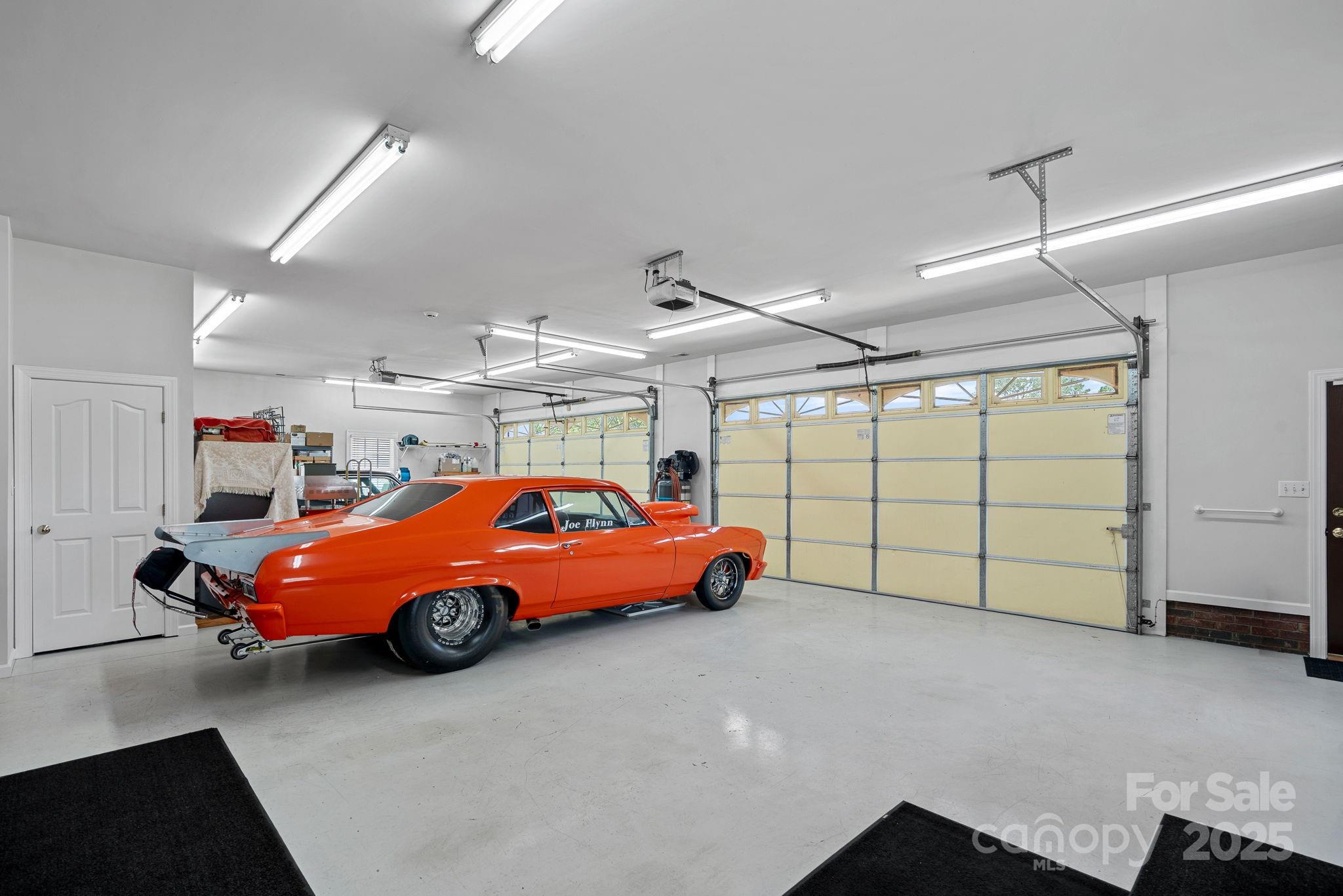 600 Ivah Lee Way Property Photo 3