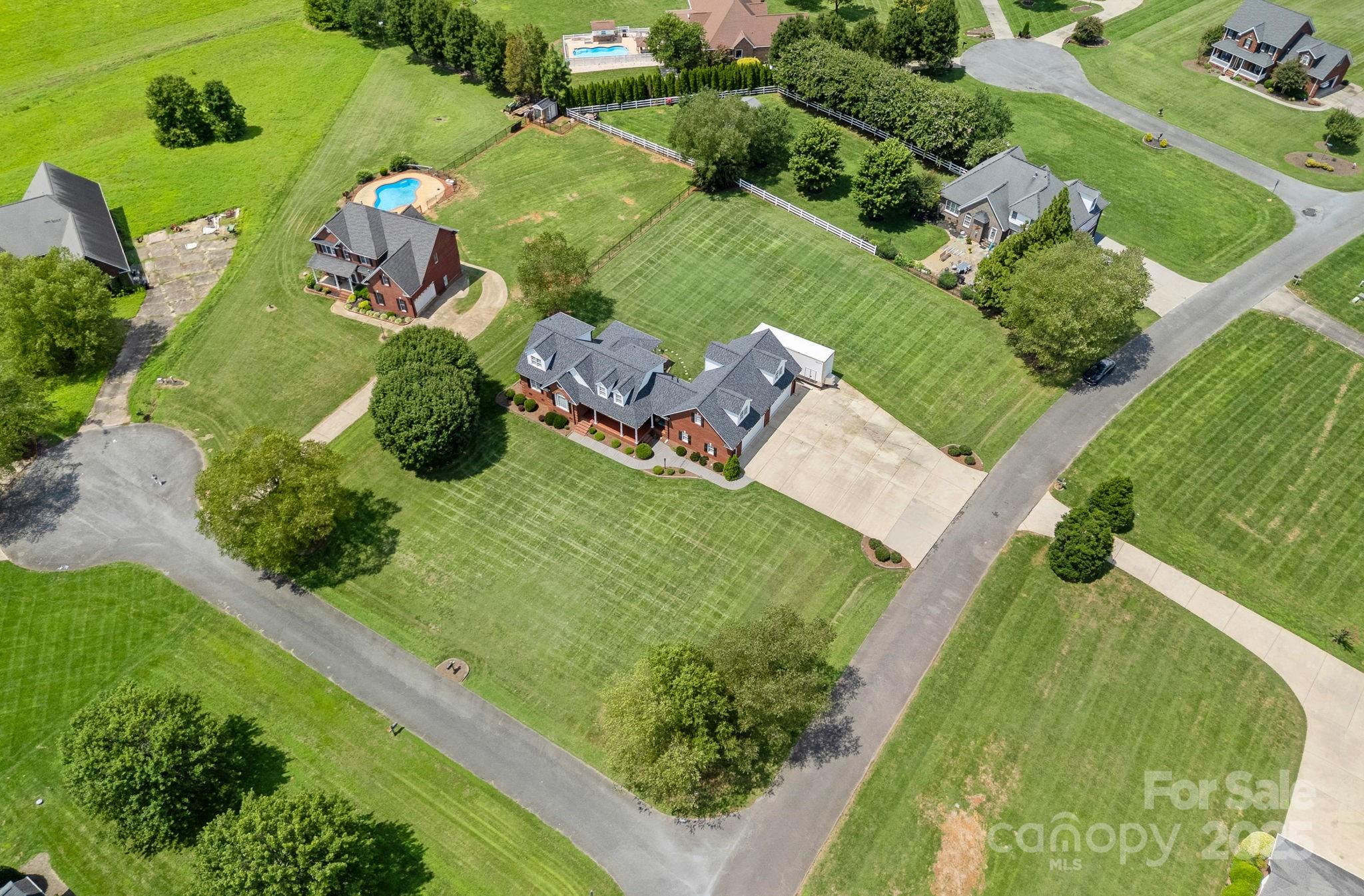 600 Ivah Lee Way Property Photo 4