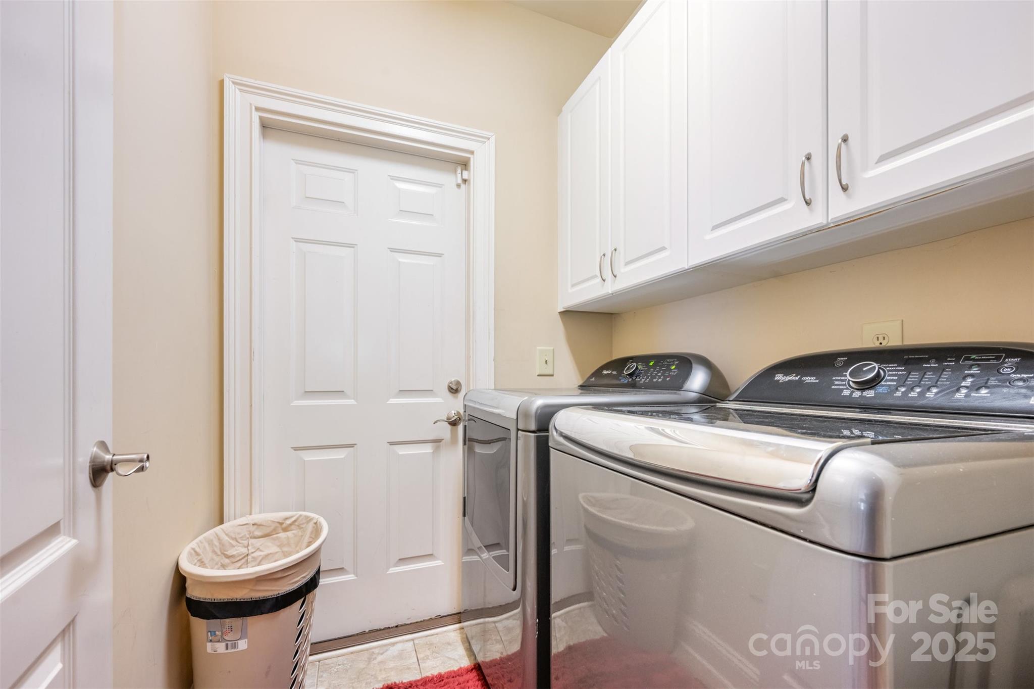 11004 Dipali Court Property Photo 15