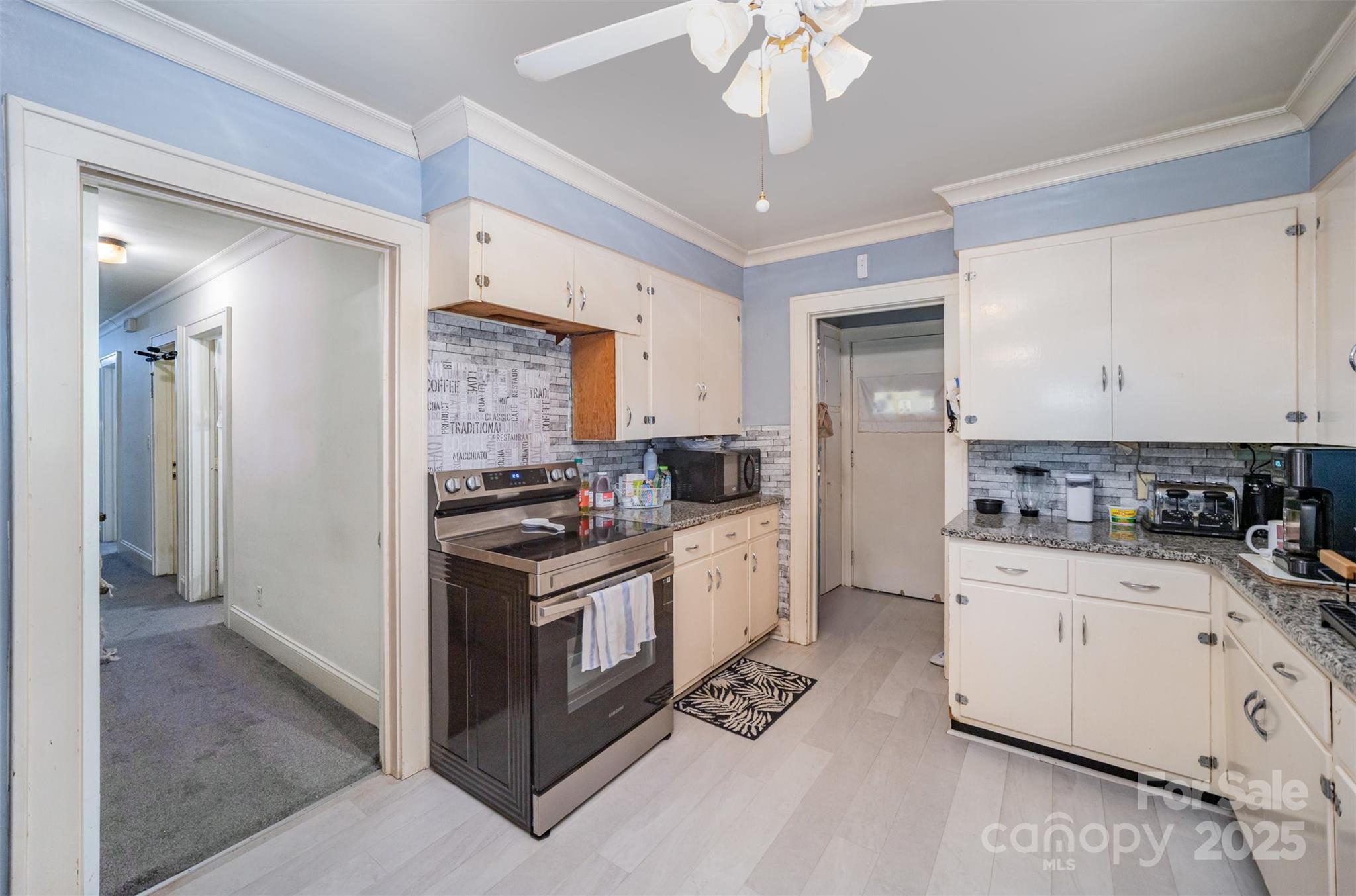 1612 Statesville Boulevard Property Photo 2