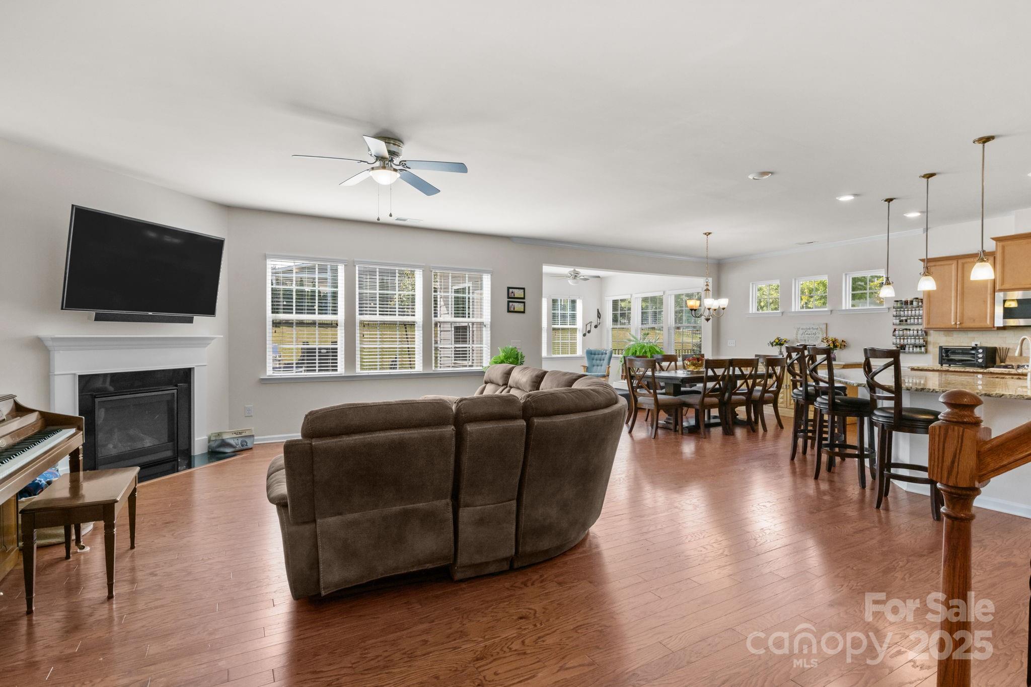 15925 Foreleigh Road Property Photo 8