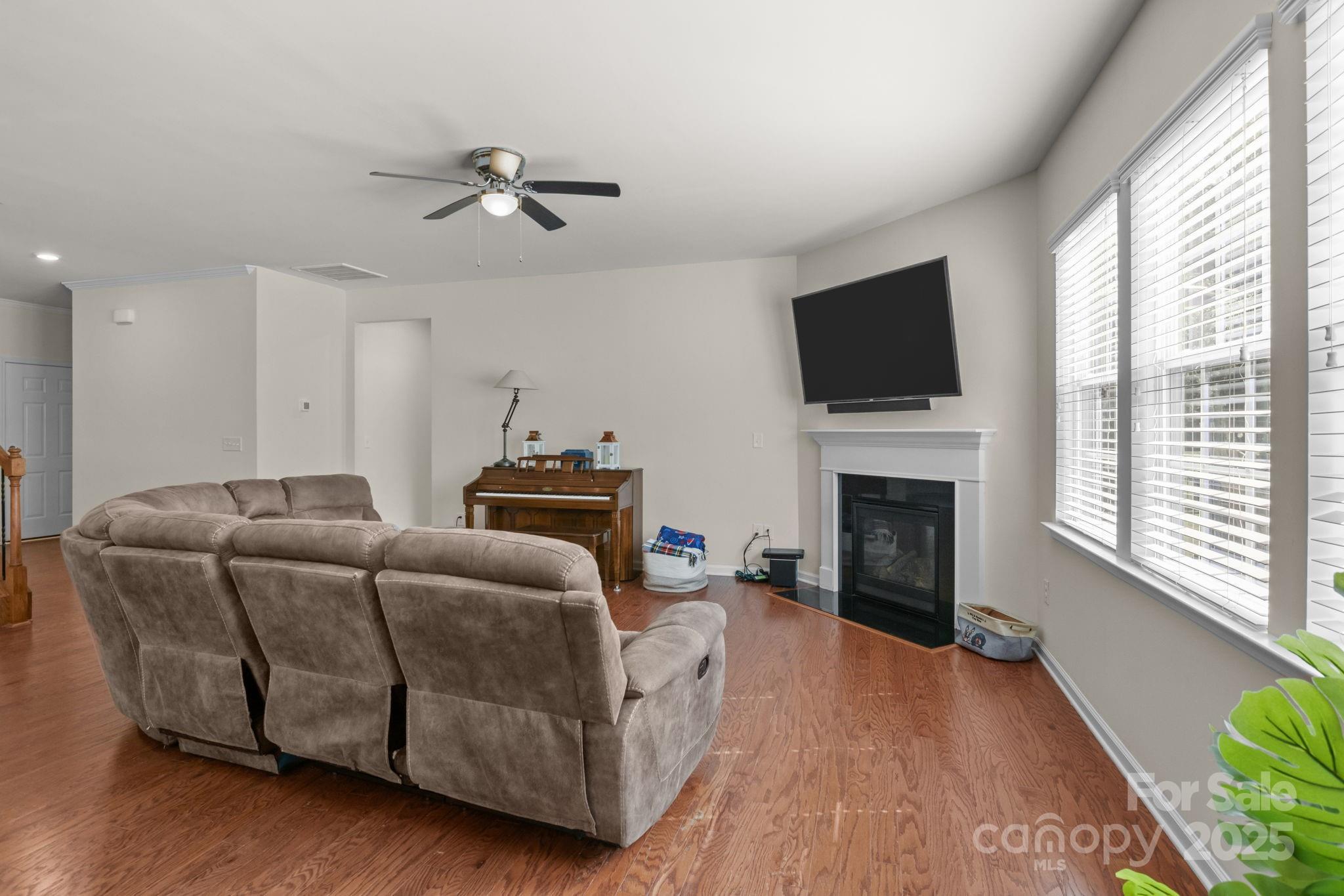 15925 Foreleigh Road Property Photo 9