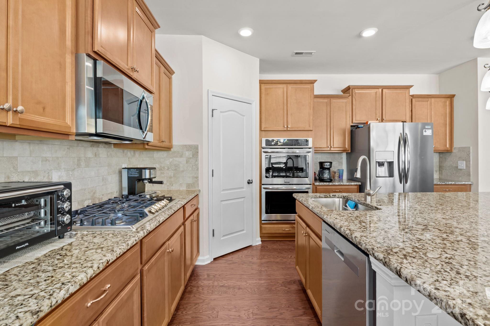 15925 Foreleigh Road Property Photo 12