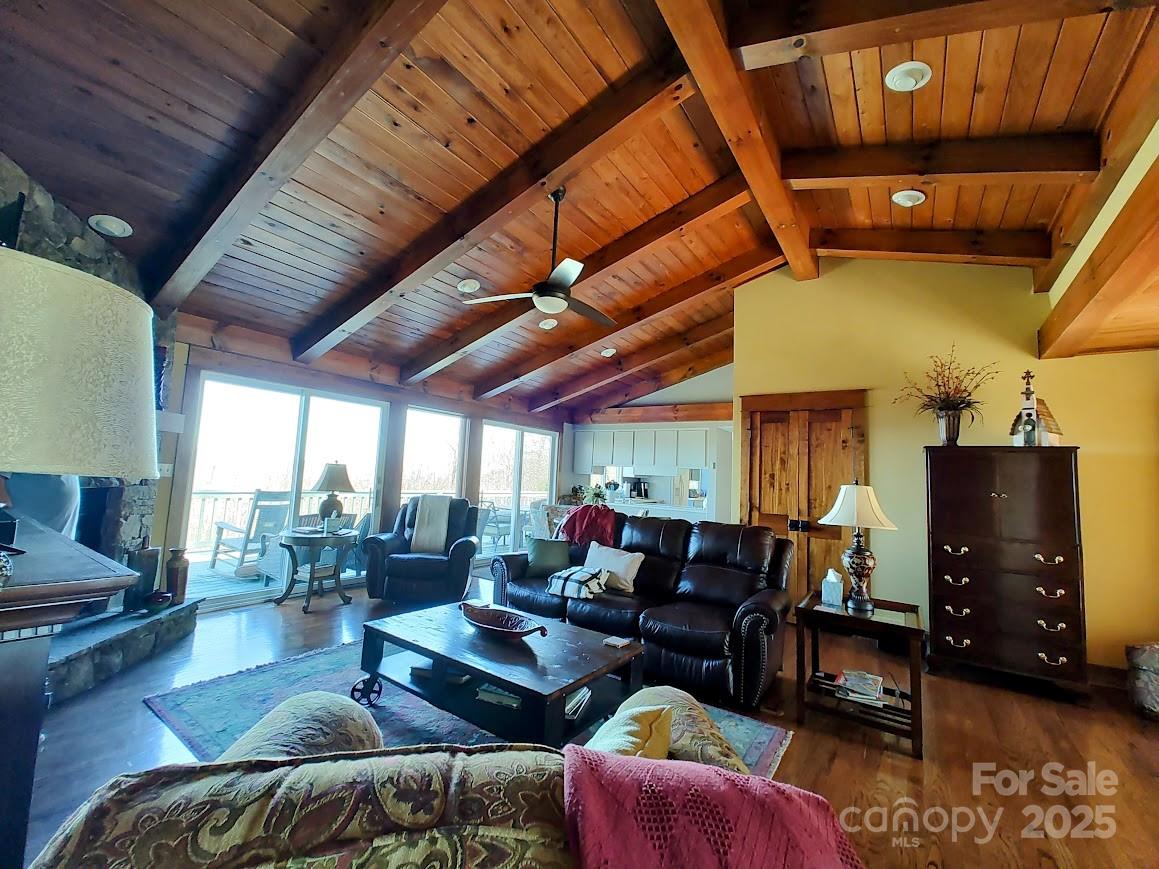 545 Summit Road Property Photo 2