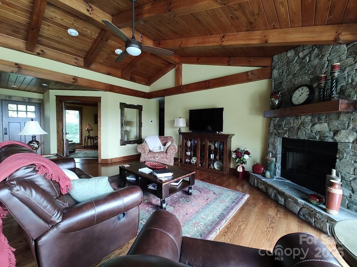 545 Summit Road Property Photo 3