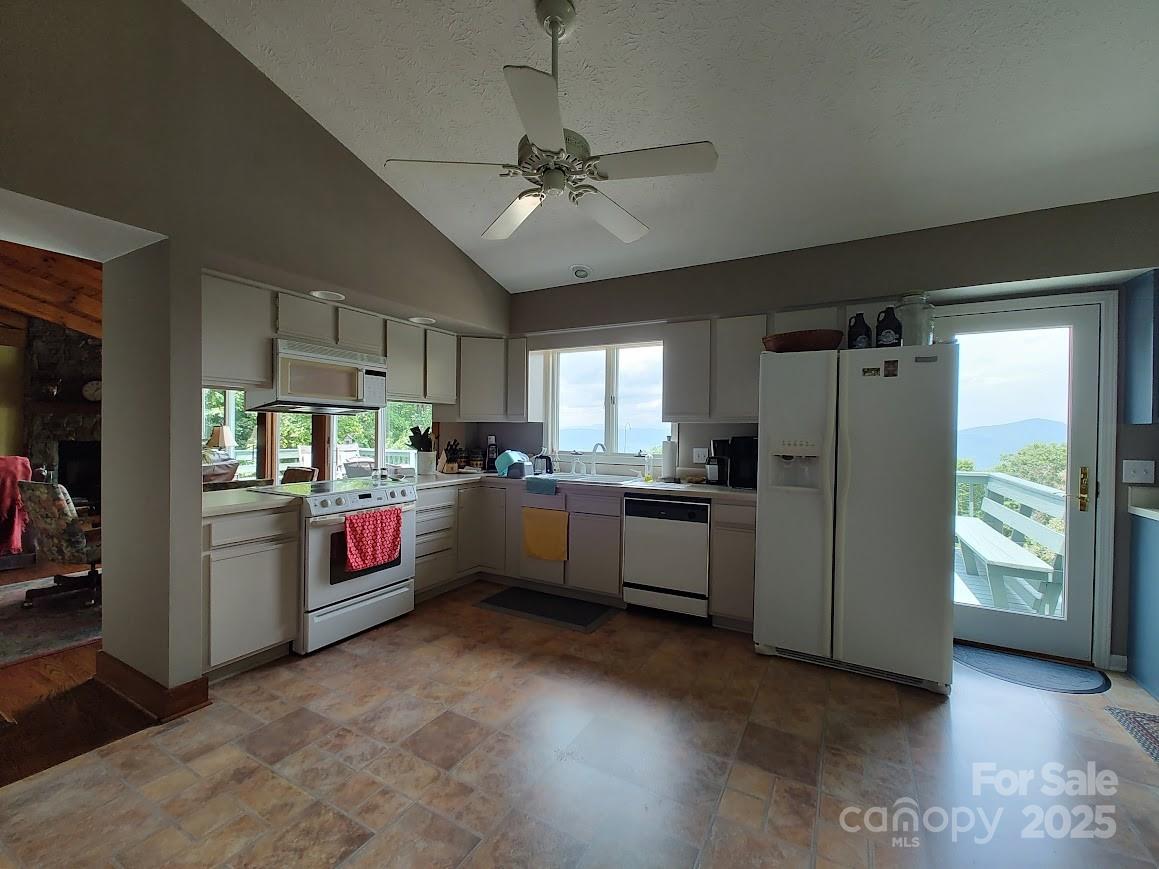 545 Summit Road Property Photo 6