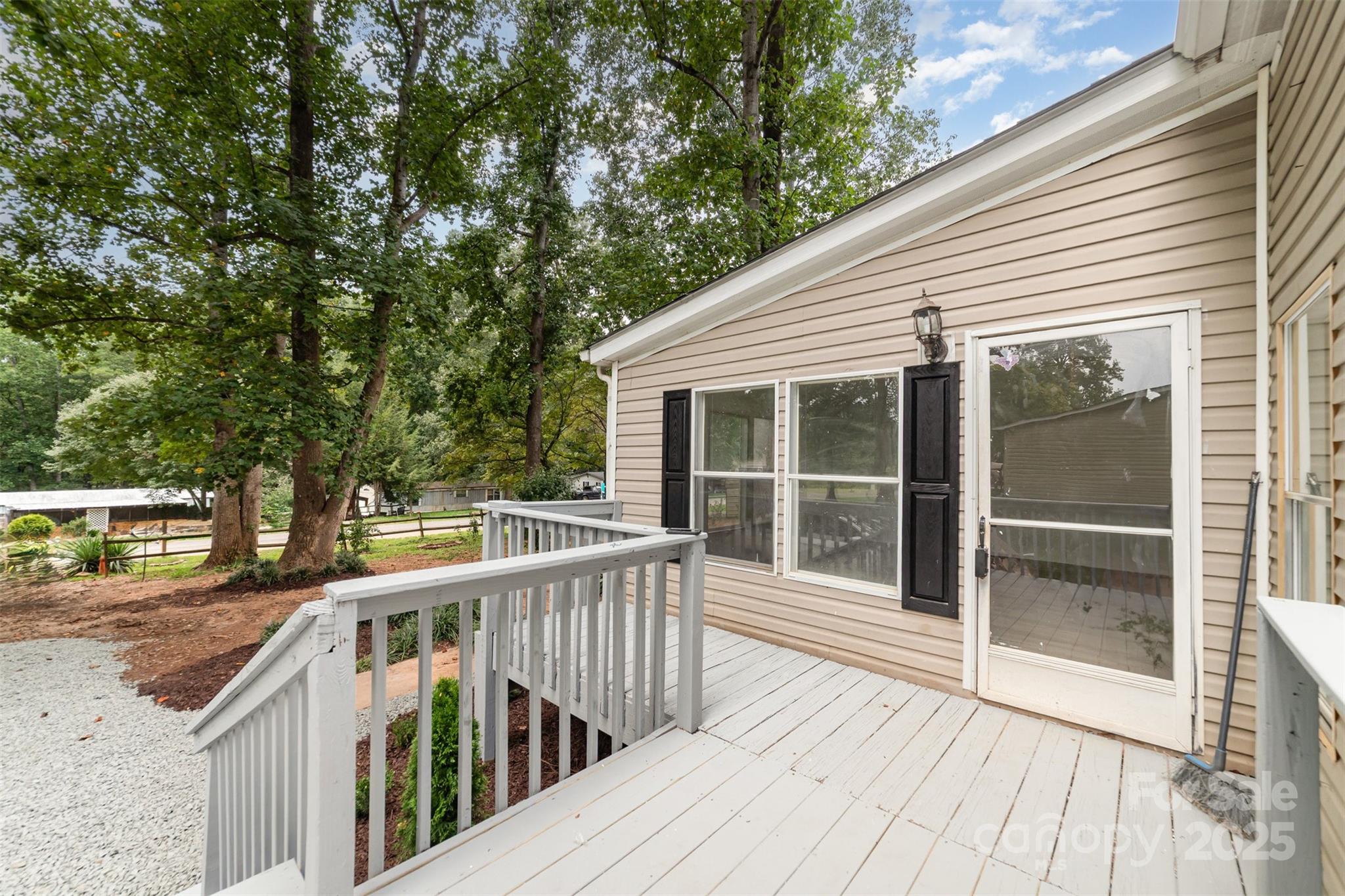 120 Walk A Long Way Property Photo 3