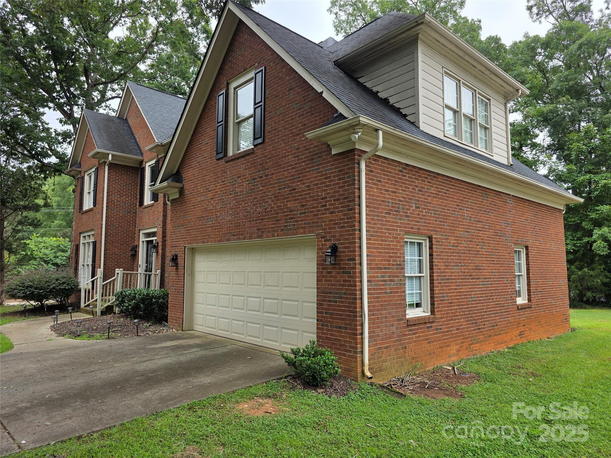 11550 Falling Leaves Drive Property Photo 3